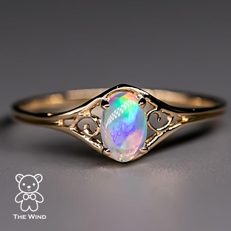 Vintage Inspired Australian Solid Opal Ring mit schönen Schattierungen von Aurora Flamme.


Kostenloser Inlandsversand mit USPS First Class! Kostenlose Geschenktüte oder -box zu jeder Bestellung!

Der Opal, die Königin der Edelsteine, ist einer der