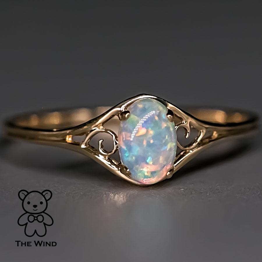Vintage inspirierter ovaler australischer massiver Opalring aus 14 Karat Gelbgold, Vintage im Zustand „Neu“ im Angebot in Suwanee, GA