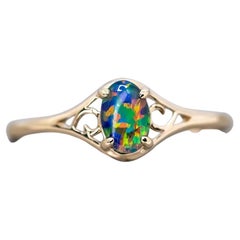 Bague de fiançailles d'inspiration vintage à trois opales ovales en or jaune 18 carats