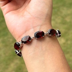 Vintage-inspiriertes rotes Granat 34,69 CTW Bolo-Armband aus 925 Silber
