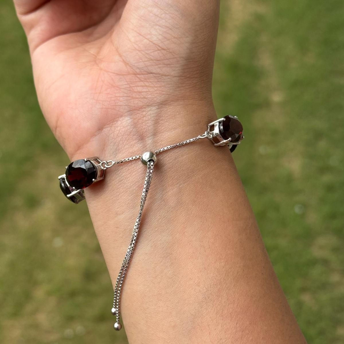 Bracciale Bolo regolabile in argento 925 con granato rosso 34,69 CTW di ispirazione vintage in vendita 2