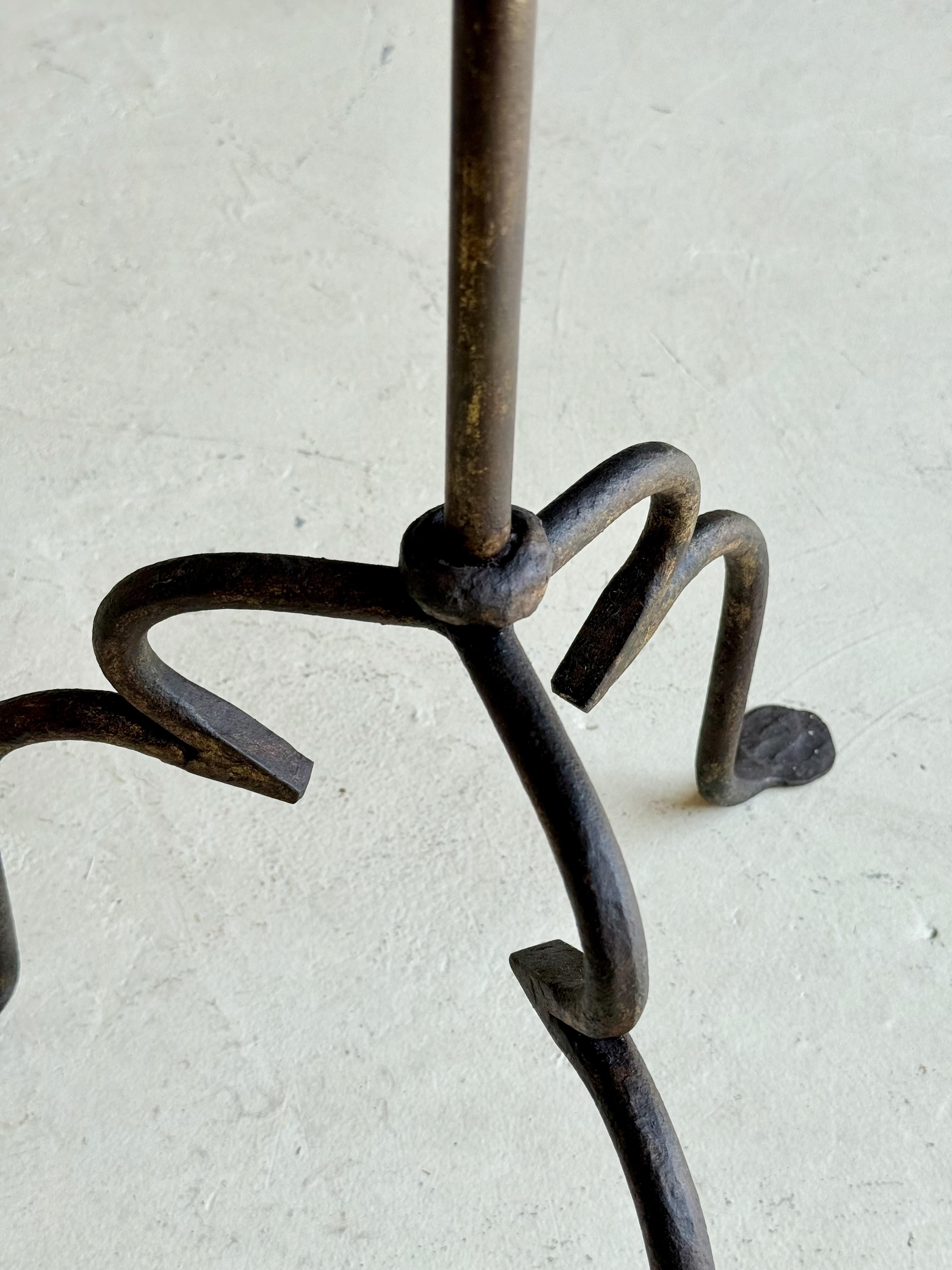 Vintage-Inspired Spanish Iron Drinks Table on a Tripod Base In Good Condition For Sale In Buchanan, NY
