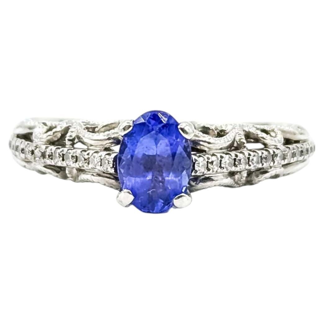 Vintage-inspirierter Tansanit- und Diamantring aus 14k Weißgold