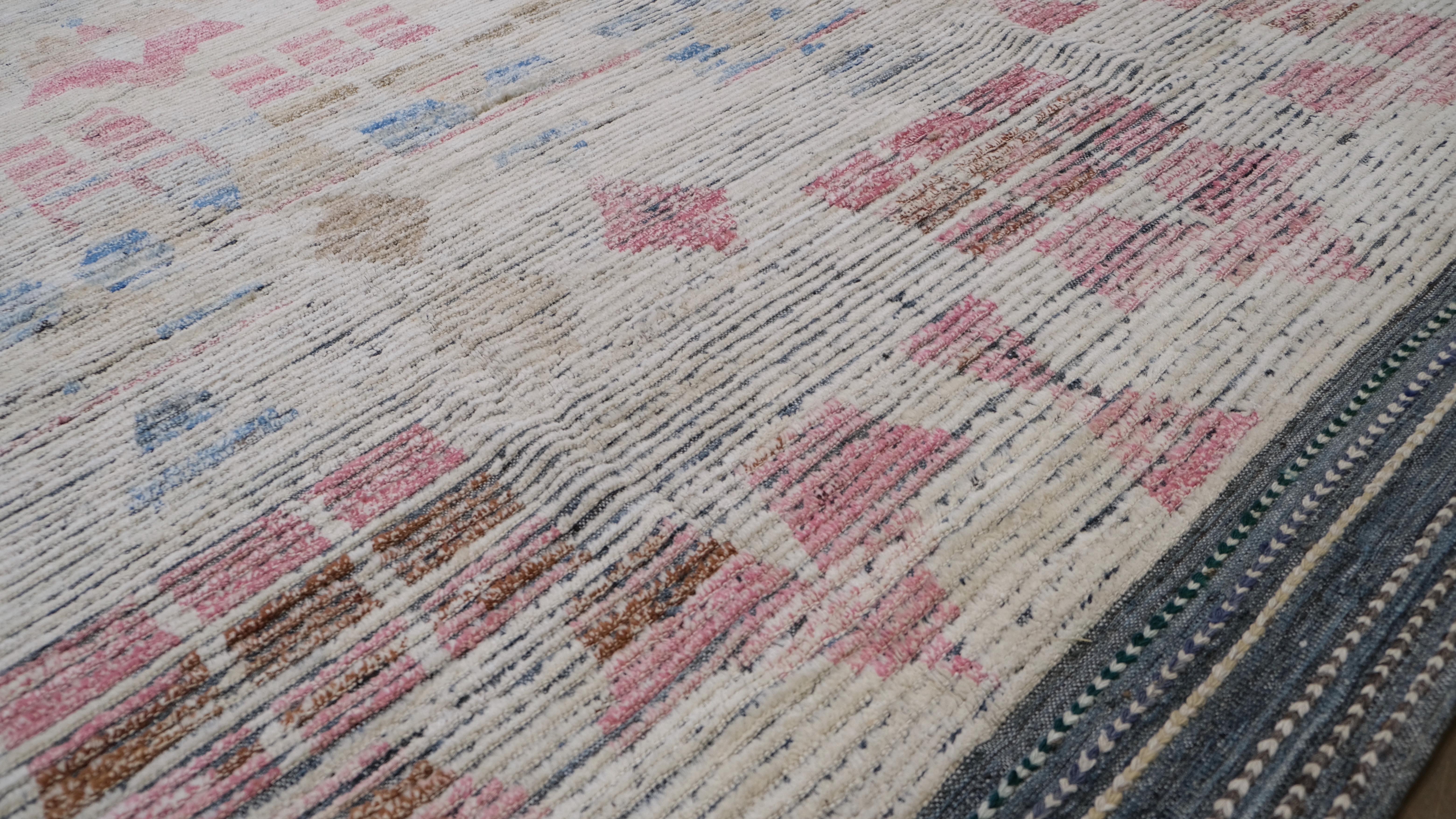 Alfombra de lana beige rosa azul con motivos tribales de inspiración vintage 12'7''x14'4'' Afgano en venta