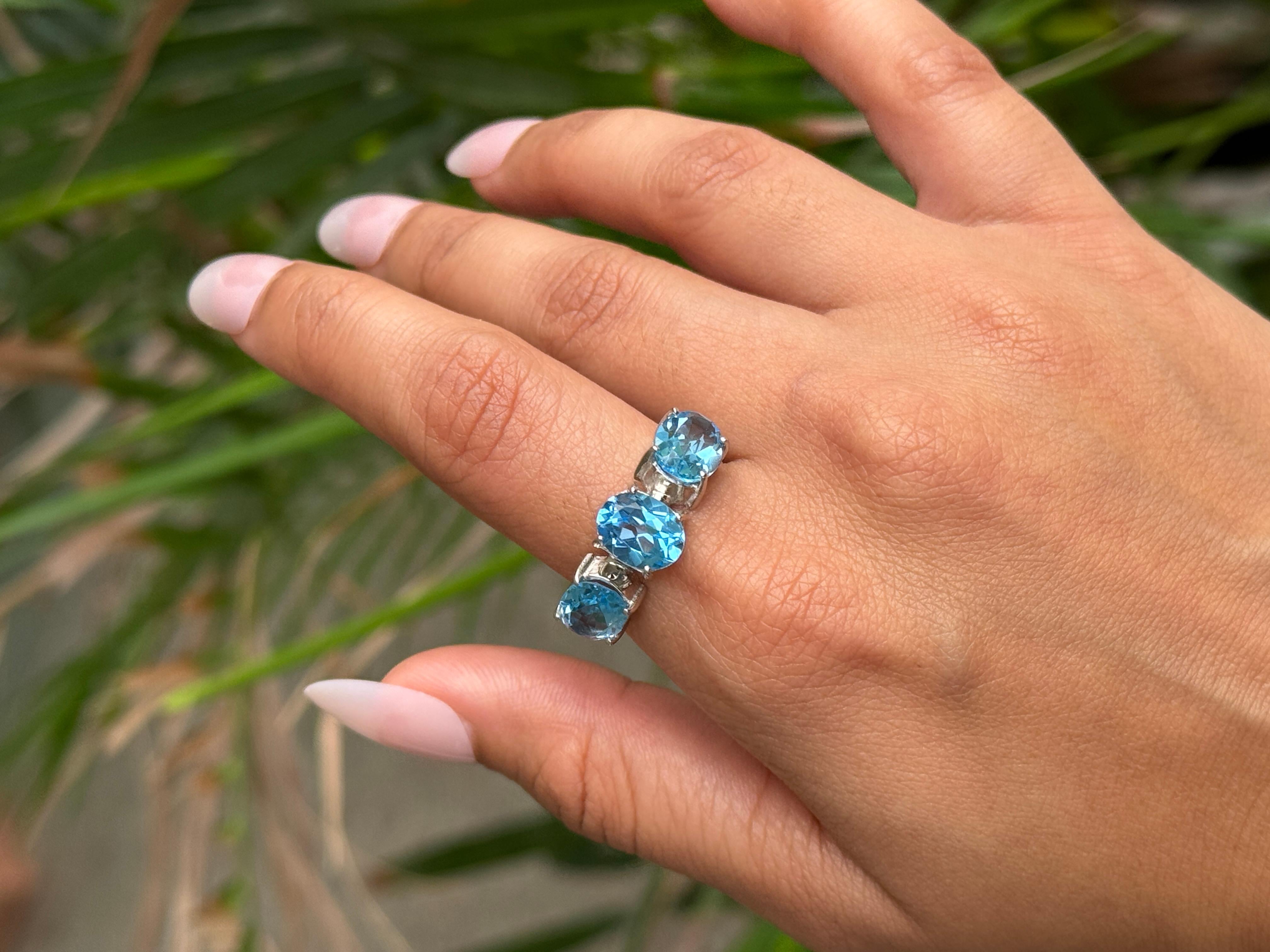 For Sale:  Vintage-Inspired Triple Blue Topaz Unisex Statement 925 Sterling Silver Ring 2