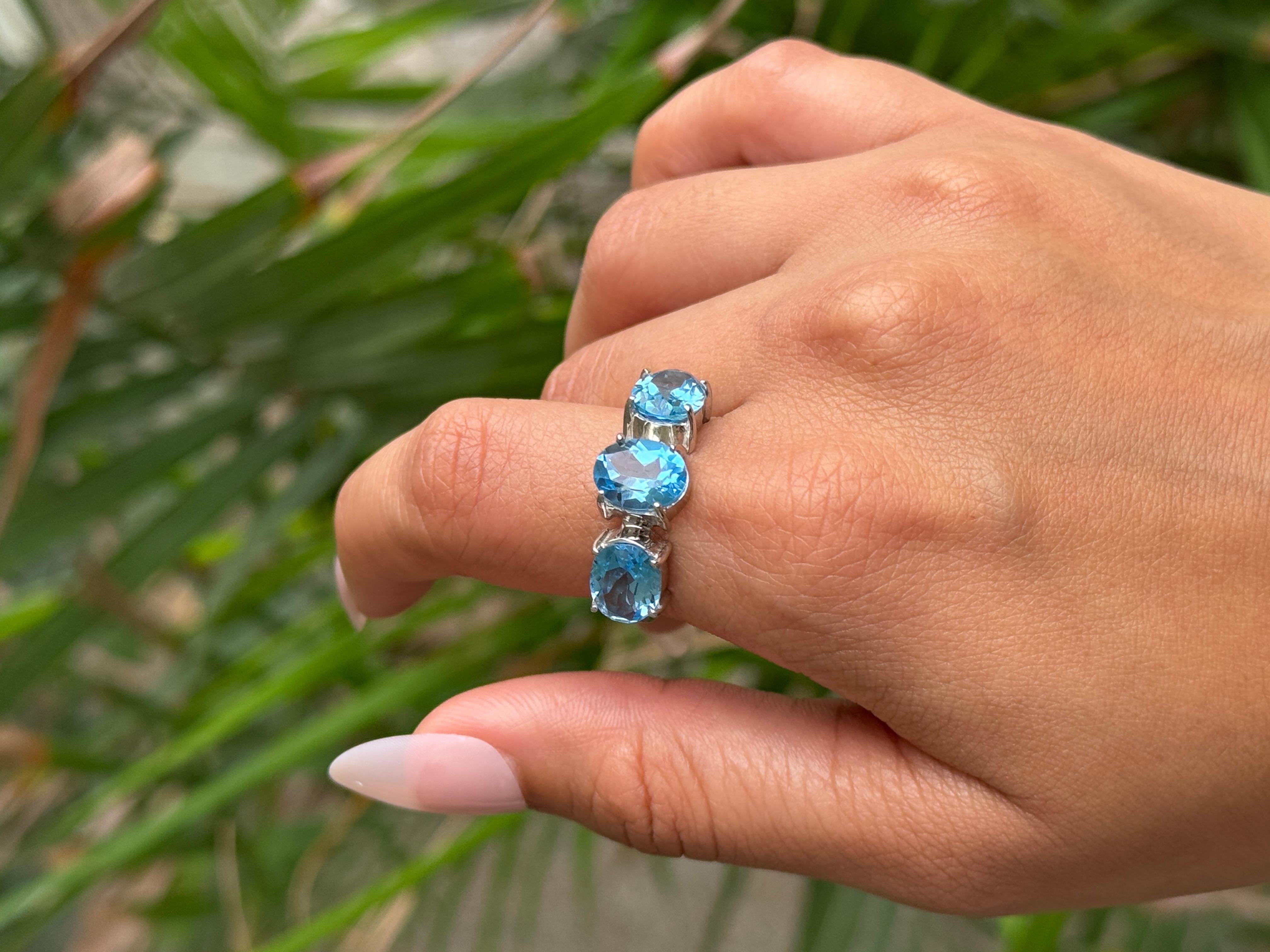 For Sale:  Vintage-Inspired Triple Blue Topaz Unisex Statement 925 Sterling Silver Ring 8
