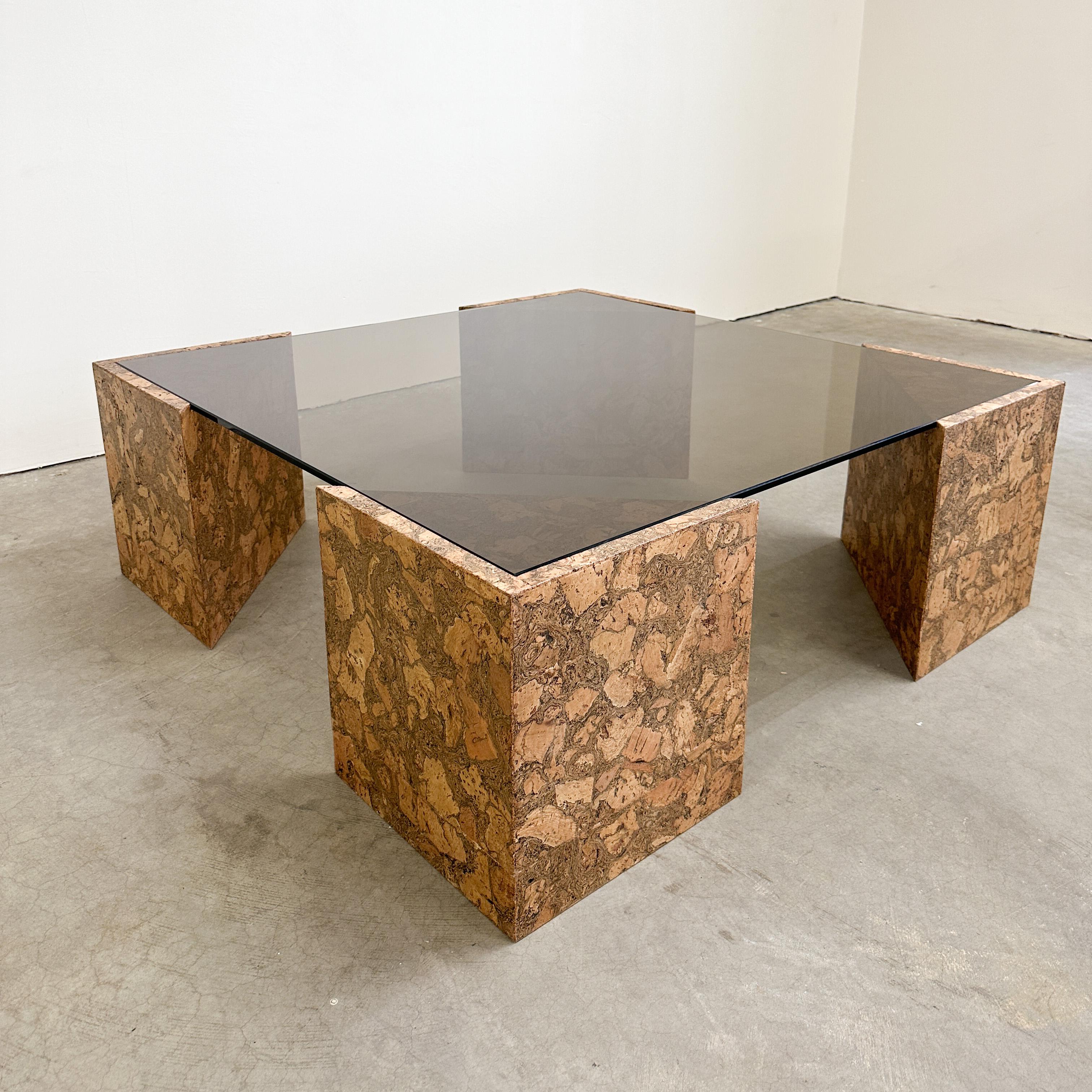 Vintage Inspiré Table basse carrée en liège et verre bronze sur mesure Burlwood MCM en vente 3
