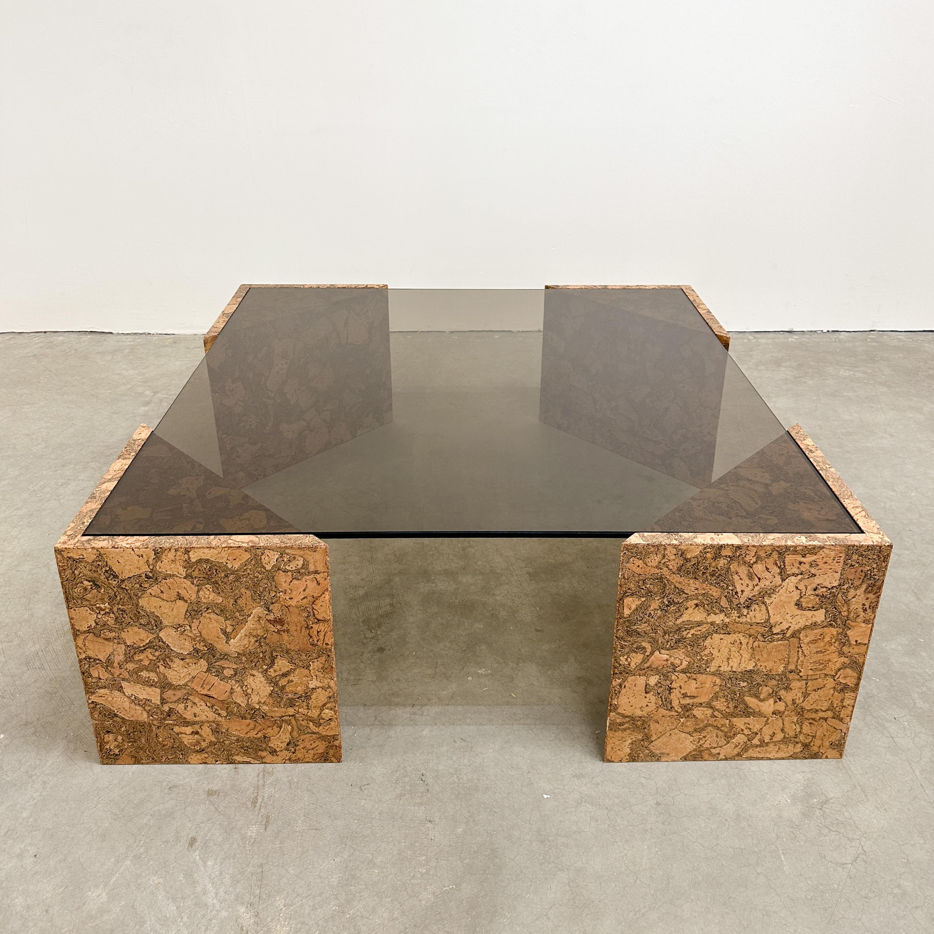 XXIe siècle et contemporain Vintage Inspiré Table basse carrée en liège et verre bronze sur mesure Burlwood MCM en vente