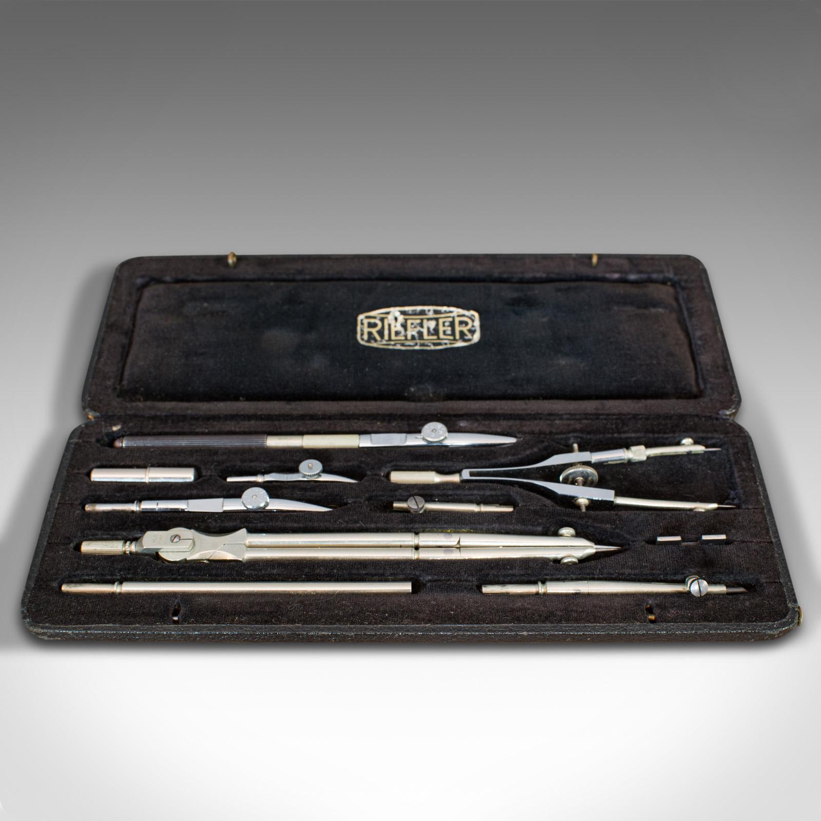 This is a vintage instrument set. A German, silver nickel 'A12' technical drawing set by Riefler of Munich, dating to the mid-20th century, circa 1950.

10 piece draughtsman's compendium
Displays a desirable aged patina
Silver nickel instruments