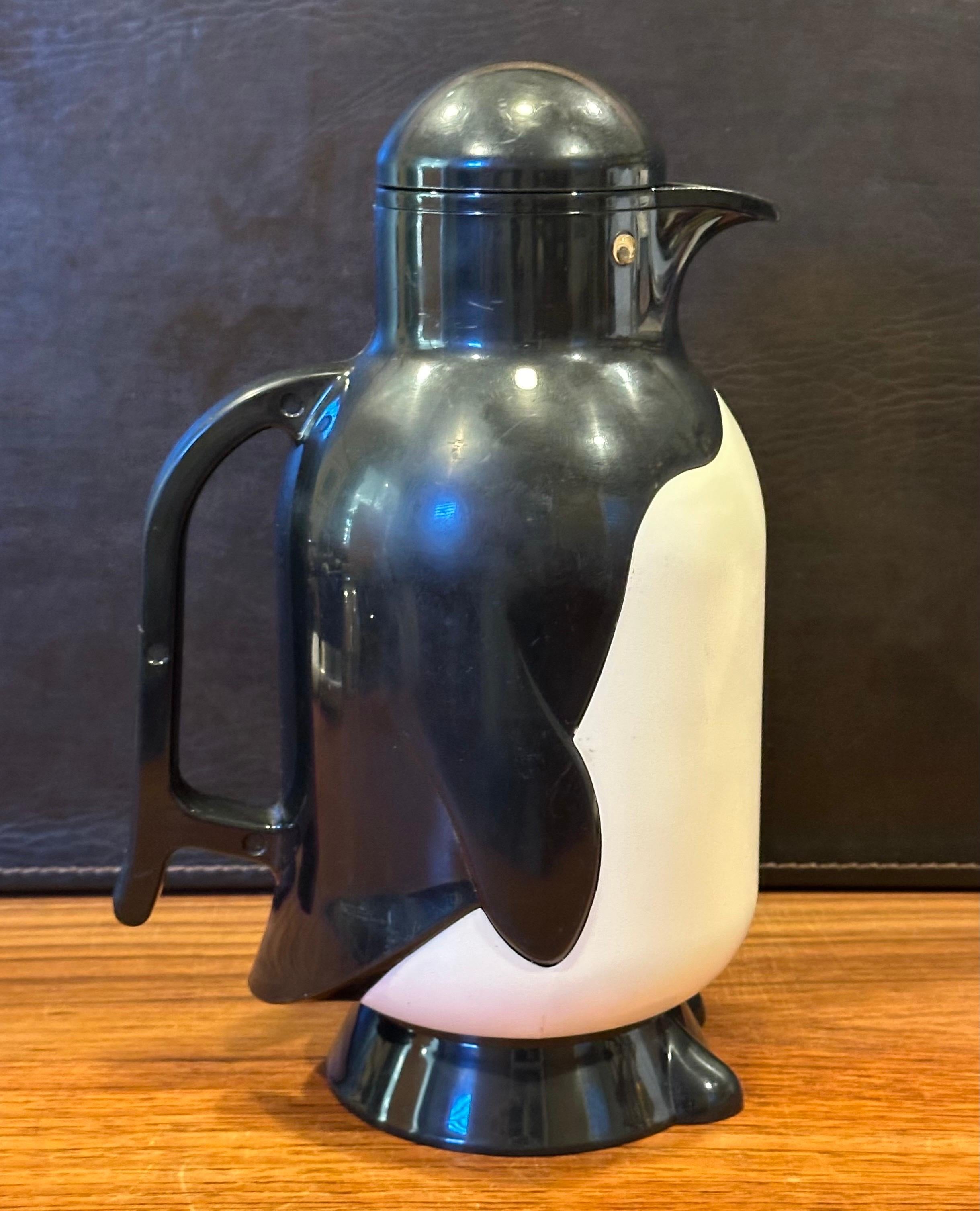 Vintage Insulated Penguin Pitcher by Metrokane In Good Condition For Sale In San Diego, CA