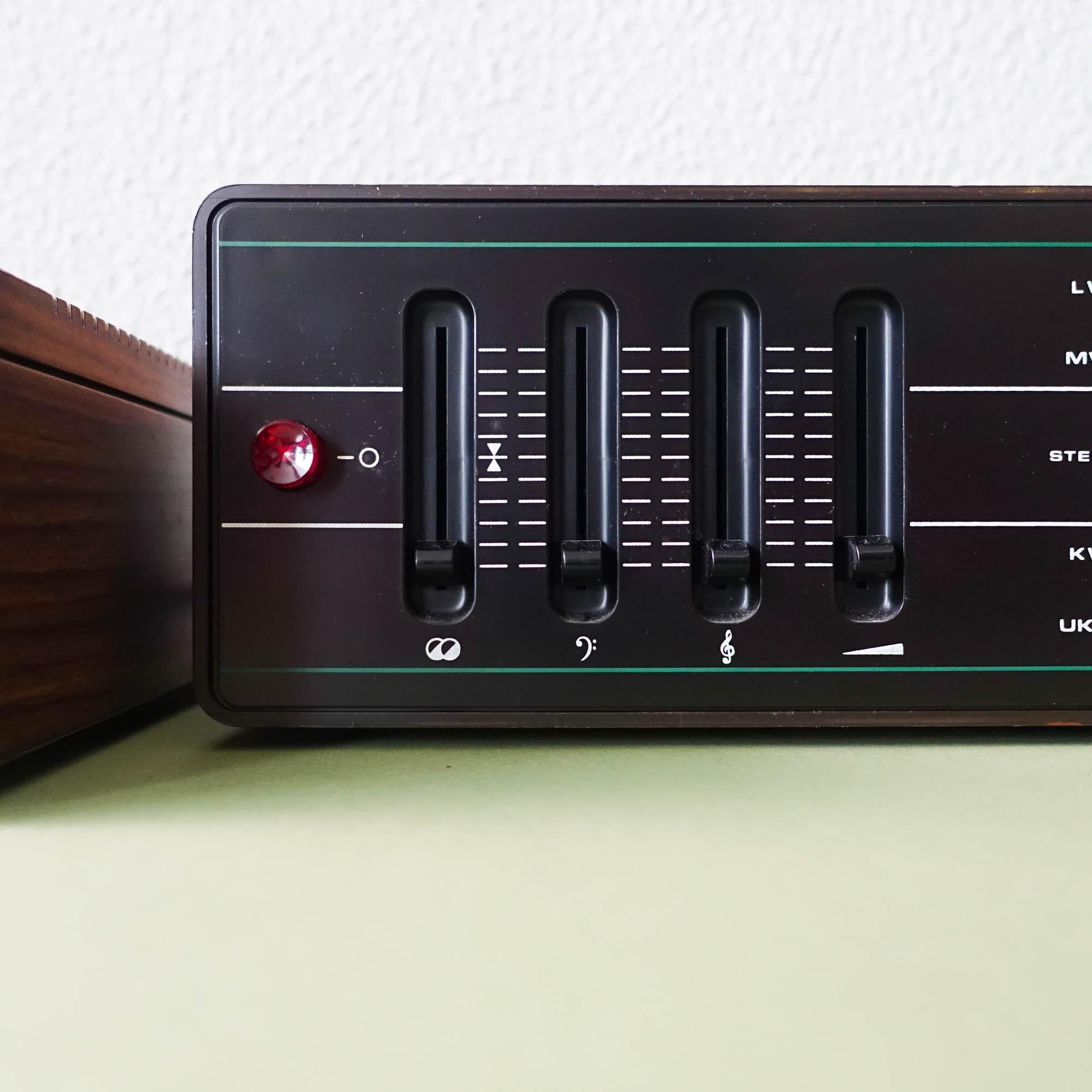 Intel Stereo Anlage, 1970er-Jahre  (Moderne der Mitte des Jahrhunderts) im Angebot