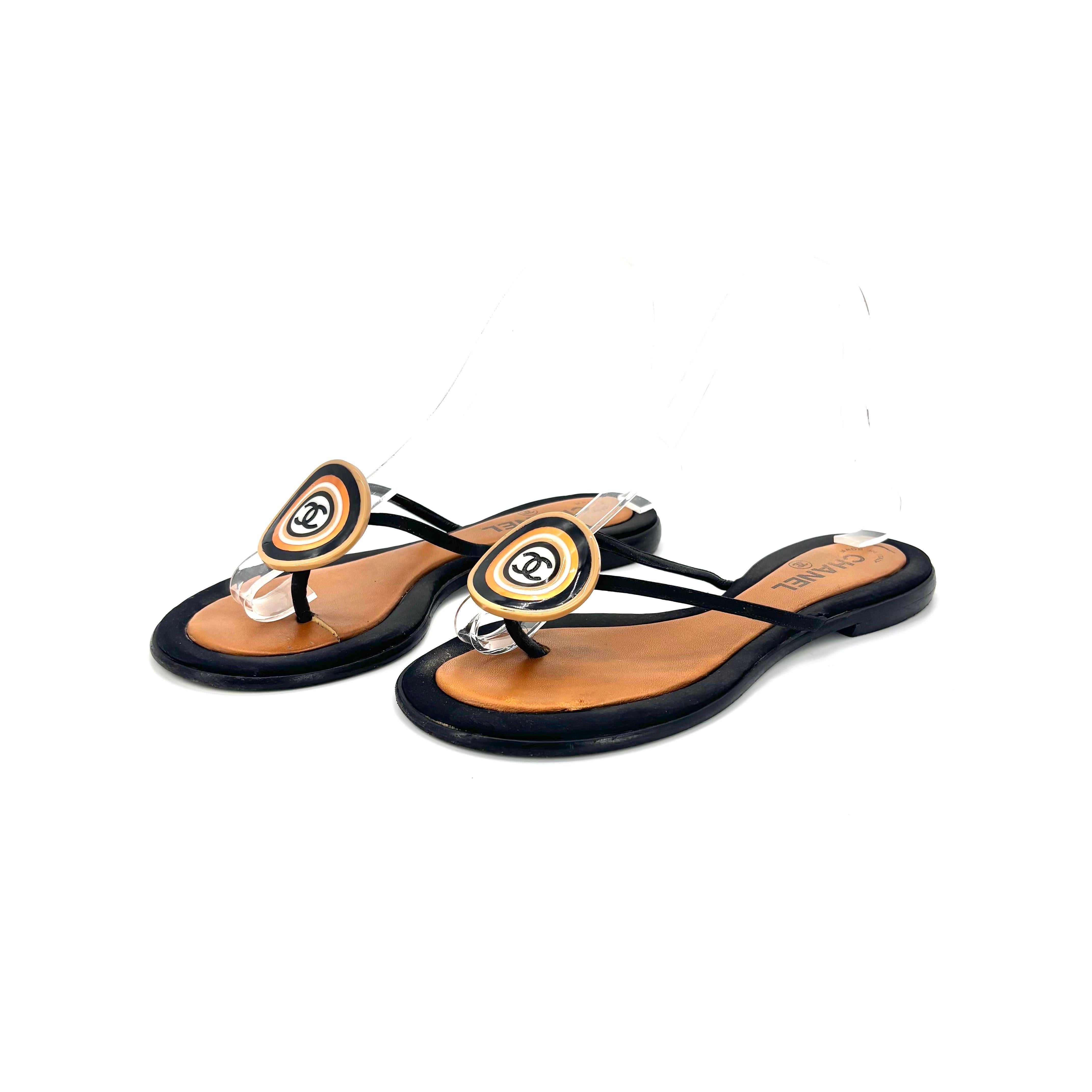 Vintage Interlocking CC Logo Satin Thong Slip On Flat Sandals 37 In Good Condition In Mechanicsville, VA