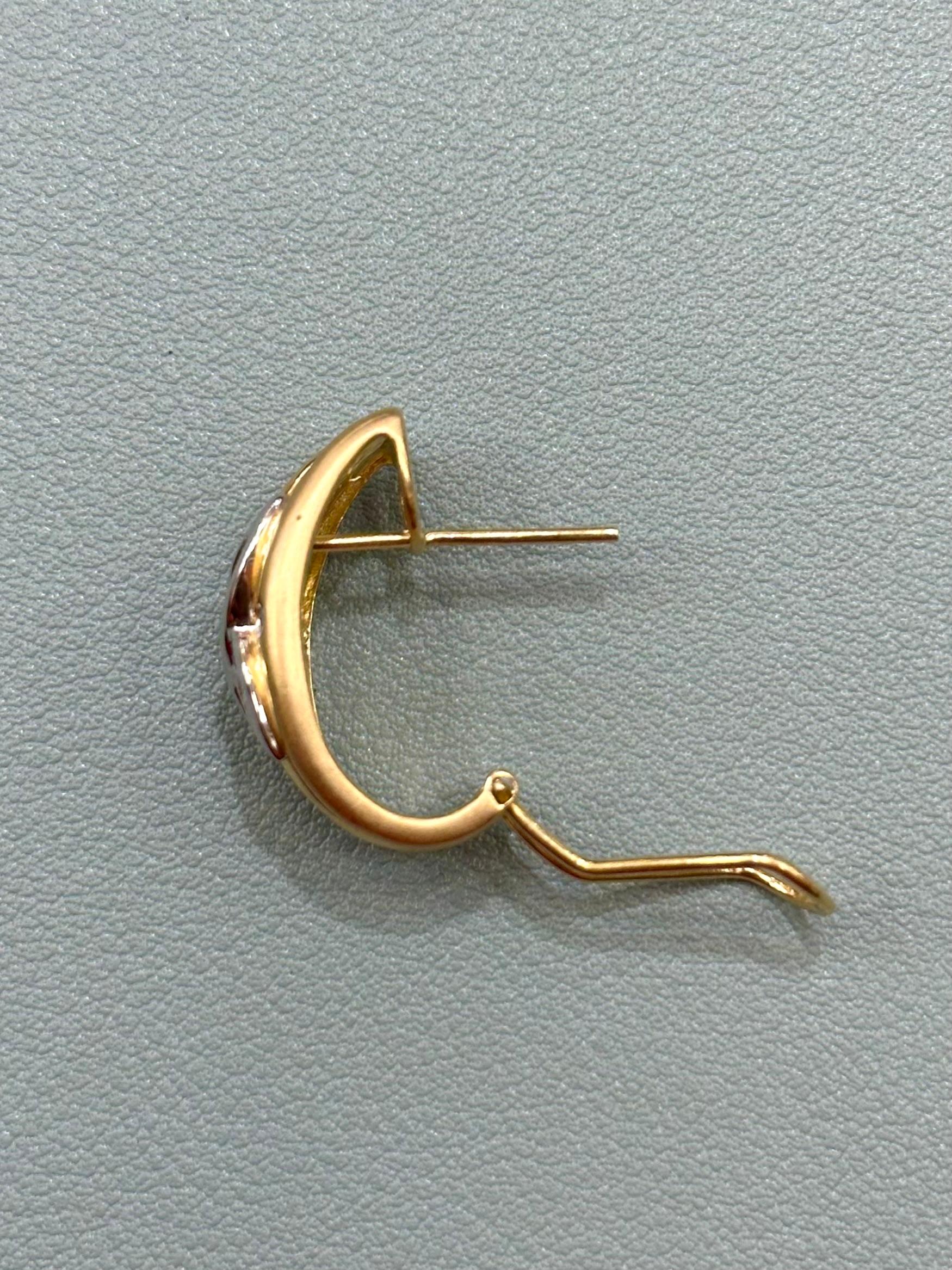 Vintage-Ohrringe mit Baguette-Diamanten aus 18 Karat Gelbgold und ineinandergreifenden Knoten für Damen oder Herren im Angebot