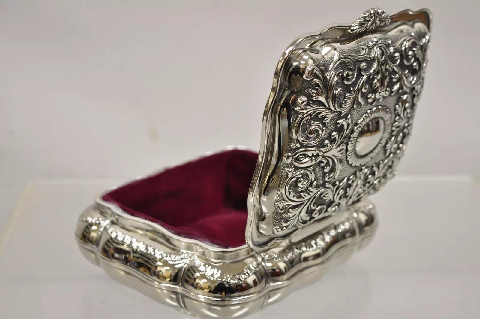 Caja de joyería vintage chapada en plata de International Silver Company con forro de terciopelo 1