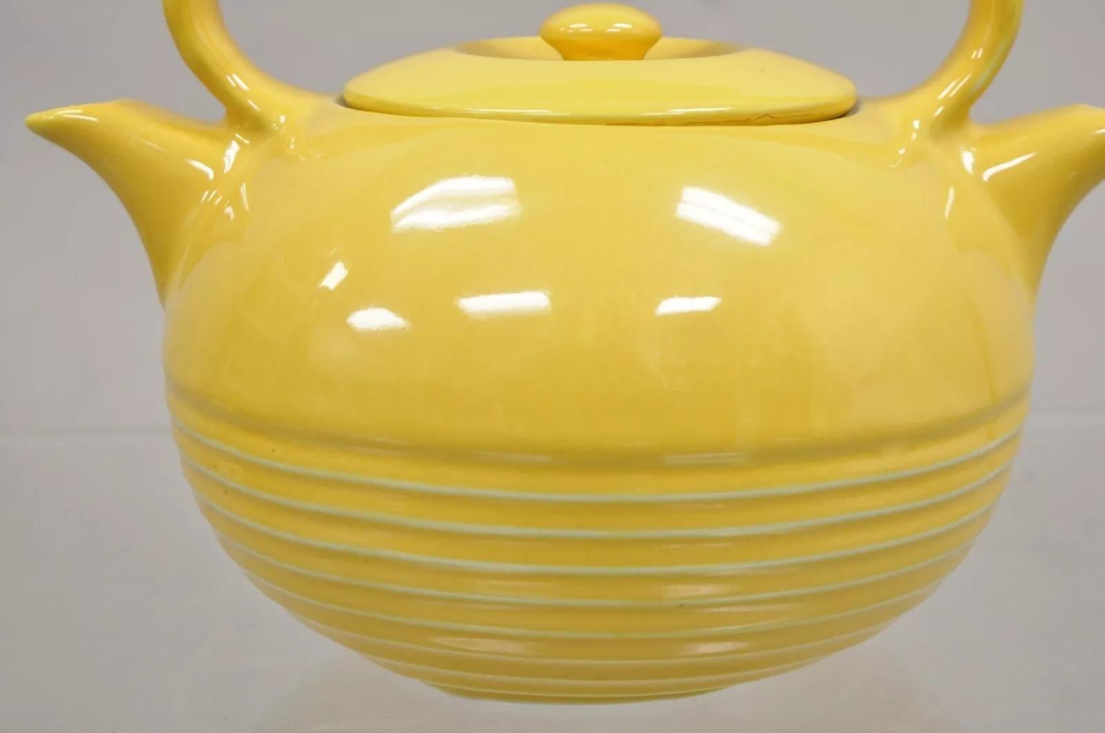 Vintage Invento Products Hall China Giallo Art Deco Beccuccio Doppio Diviso Teiera in vendita 1