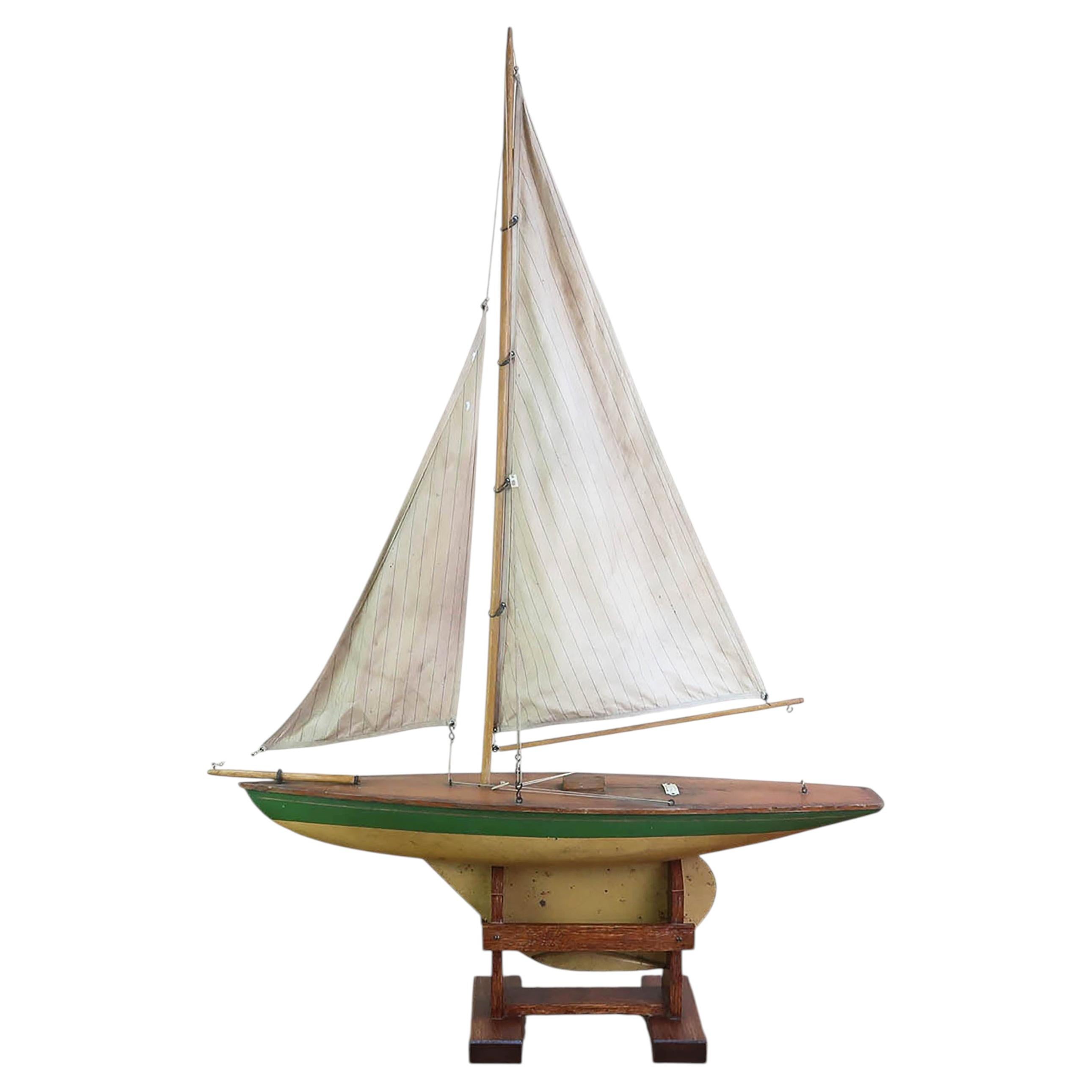 Yacht vintage « Fame » d'Iona Pond. Écosse, années 1930 en vente