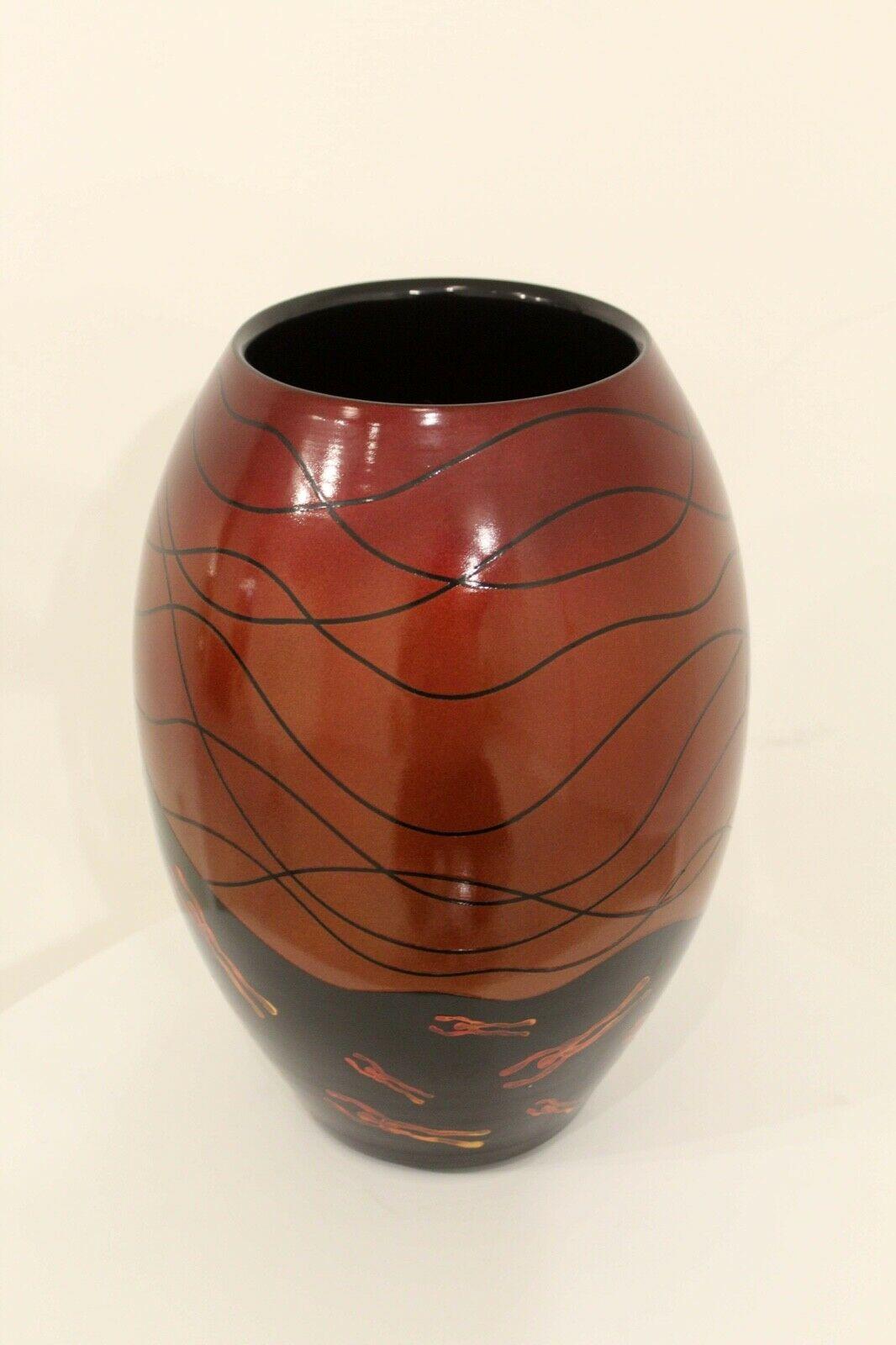 For your consideration is a large vessel depicting figurative Native American motif of water is glazed in a high gloss black and copper finish with a slight iridescence. Signed on bottom.

Dimensions: 9 diameter x 12.75 height.