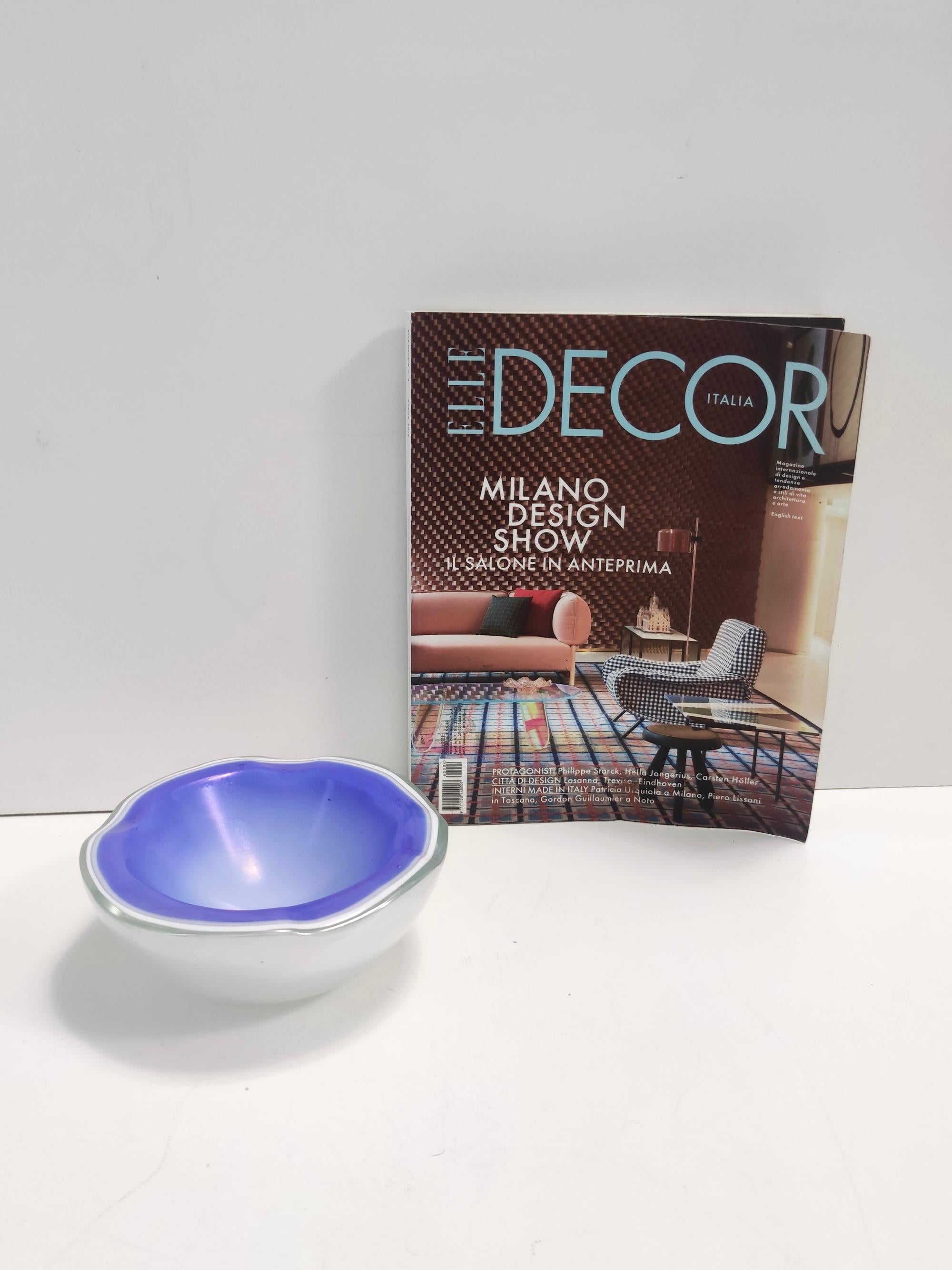 Mid-Century Modern Vintage Iridescent Cornflower Blue and White Murano Glass Trinket Bowl - Ashtray en vente