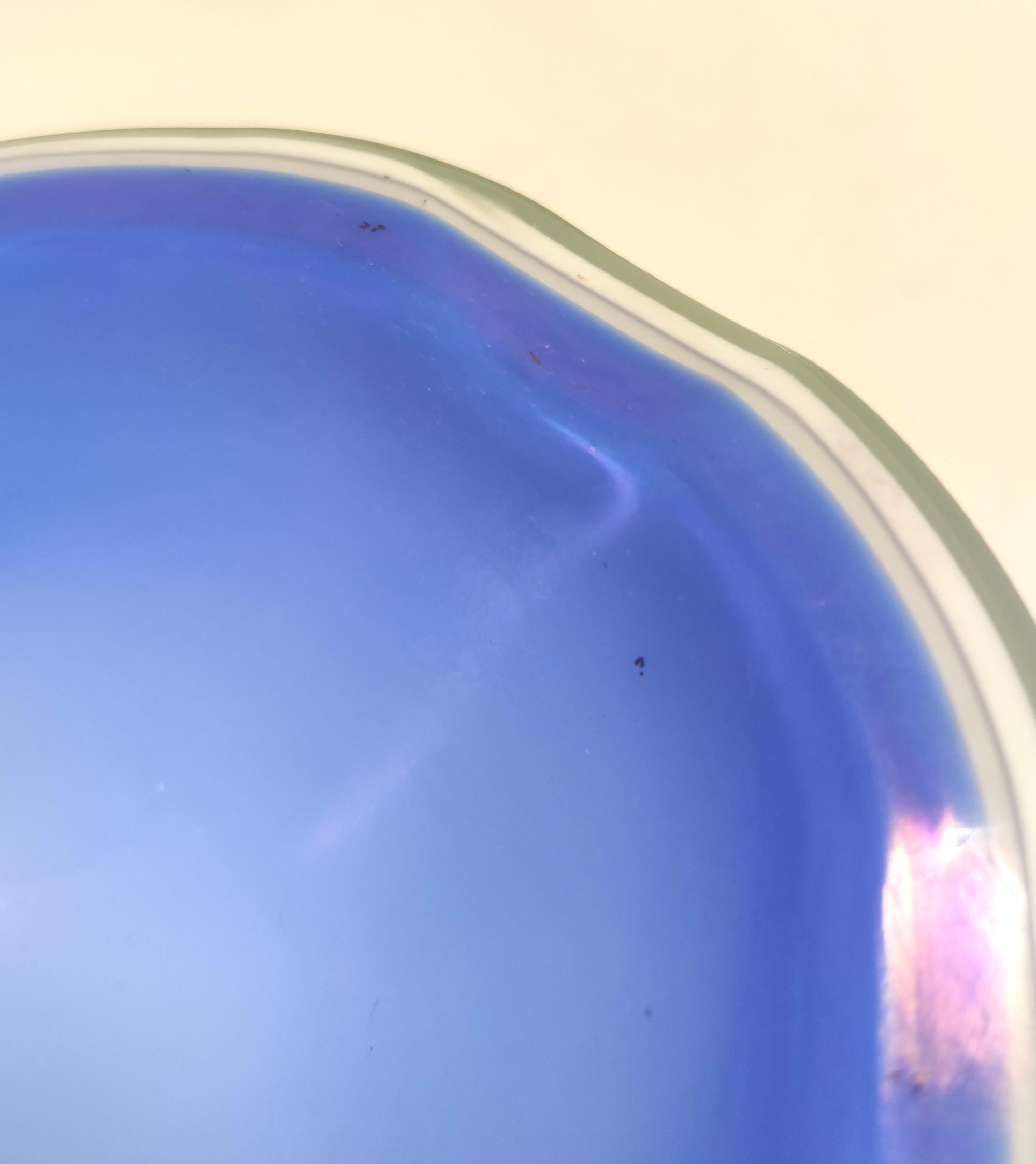 Verre de Murano Vintage Iridescent Cornflower Blue and White Murano Glass Trinket Bowl - Ashtray en vente