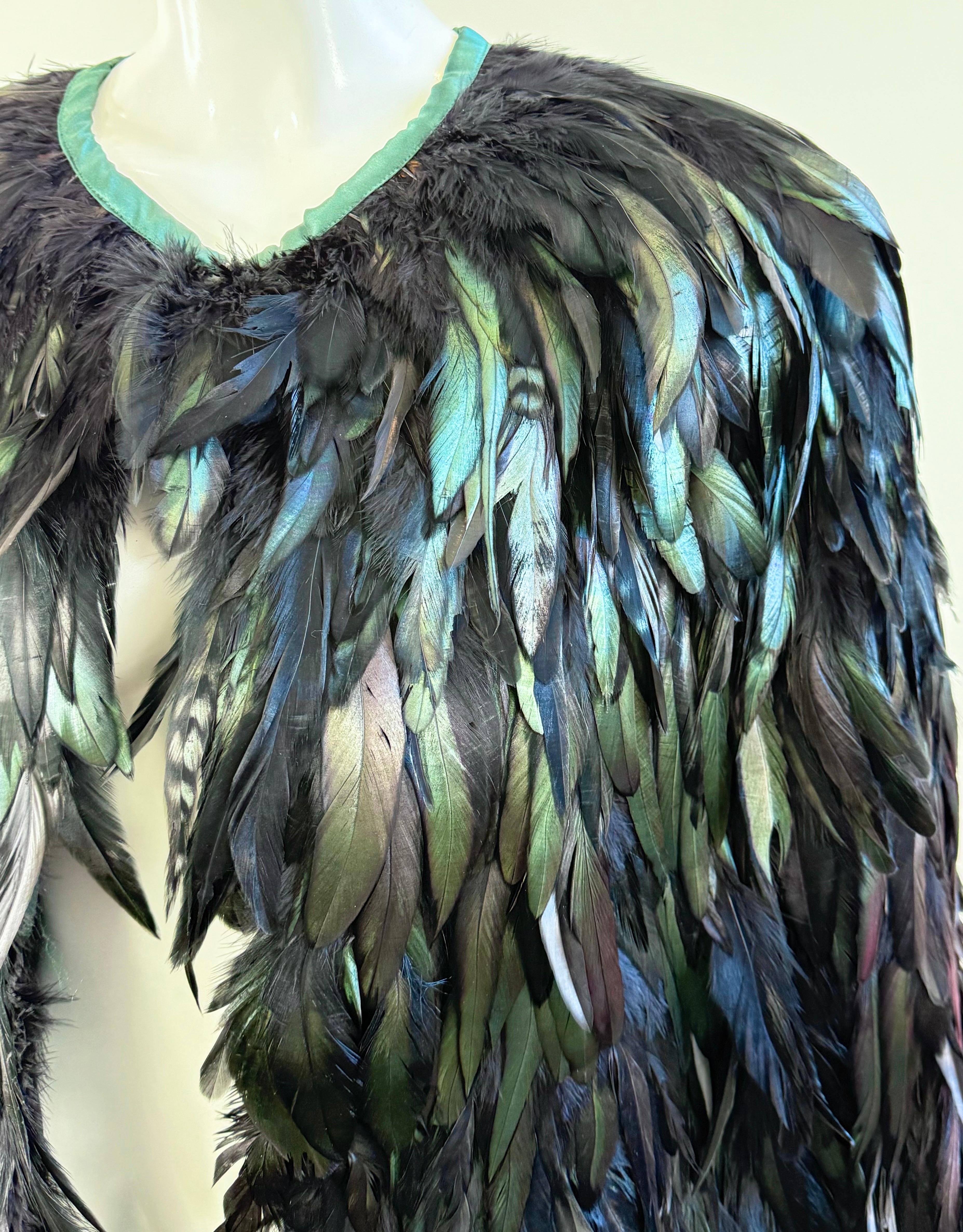 da uomo o donna Capo in piume iridescenti d'epoca, nero, verde, blu, da passerella, da sera. in vendita