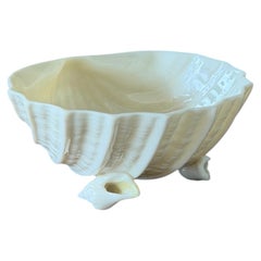 Ciotola vintage in porcellana irlandese Belleek a forma di conchiglia con piedini a forma di conchiglia