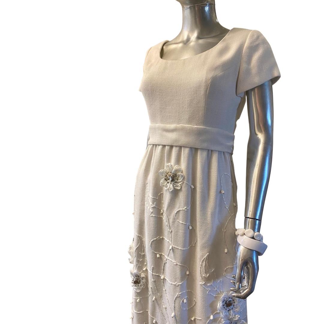 Vintage Custom Irish Linen Embellished Floral Maxi Dress by Truly Social Size 8 For Sale 4