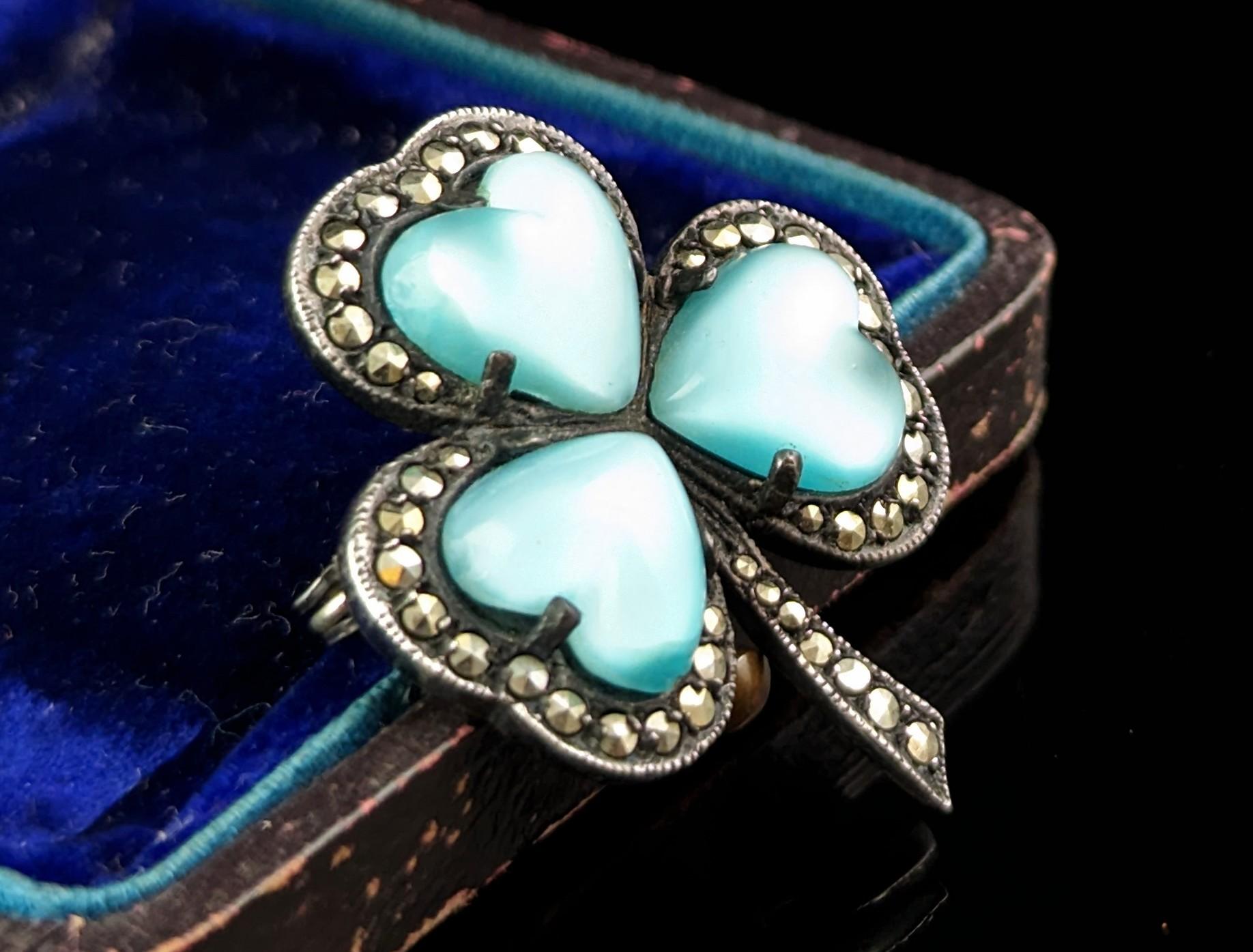 Broche trébol irlandés vintage, plata de ley, marcasita y corazones de pasta 7