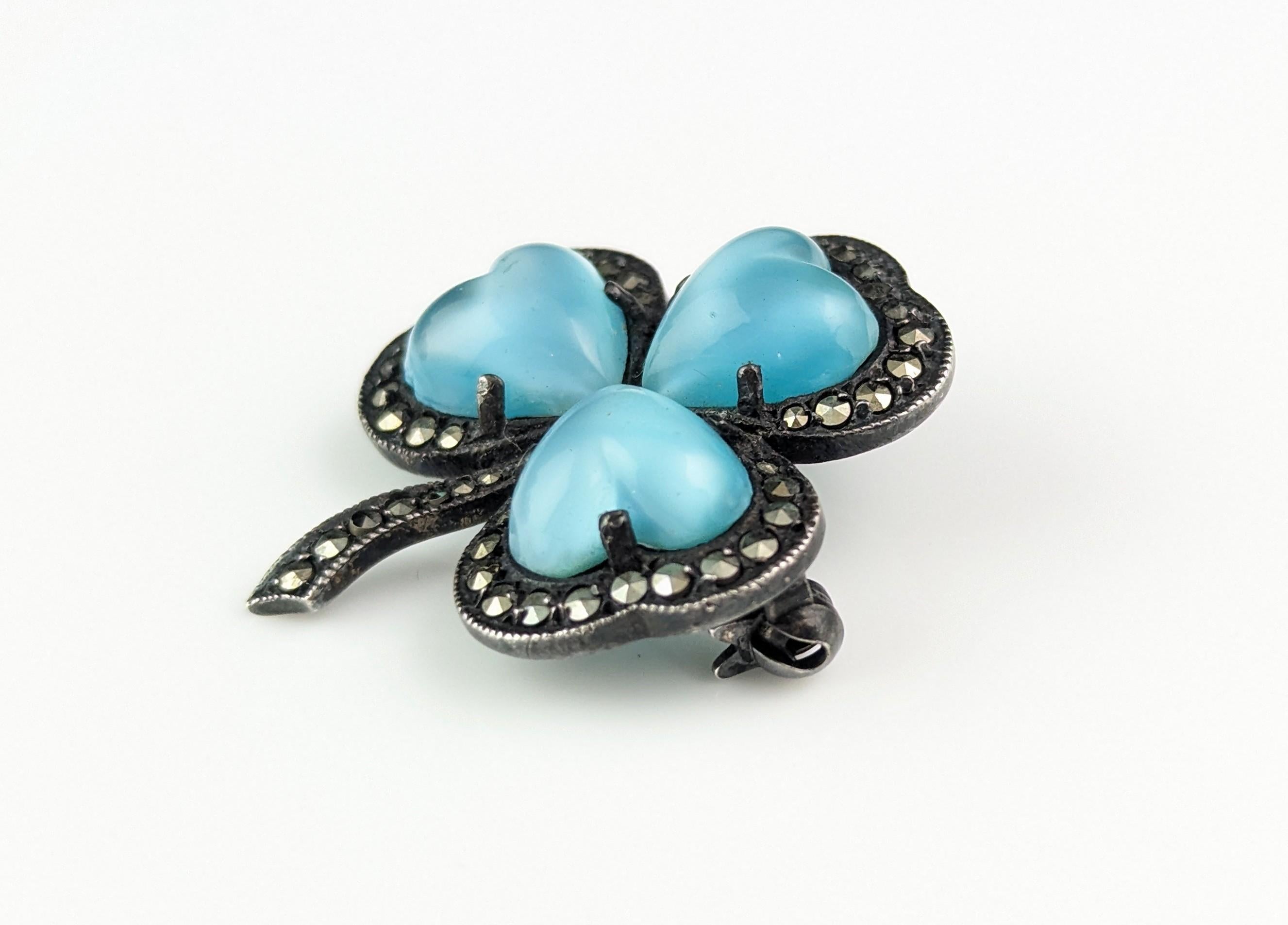 Broche trébol irlandés vintage, plata de ley, marcasita y corazones de pasta 10