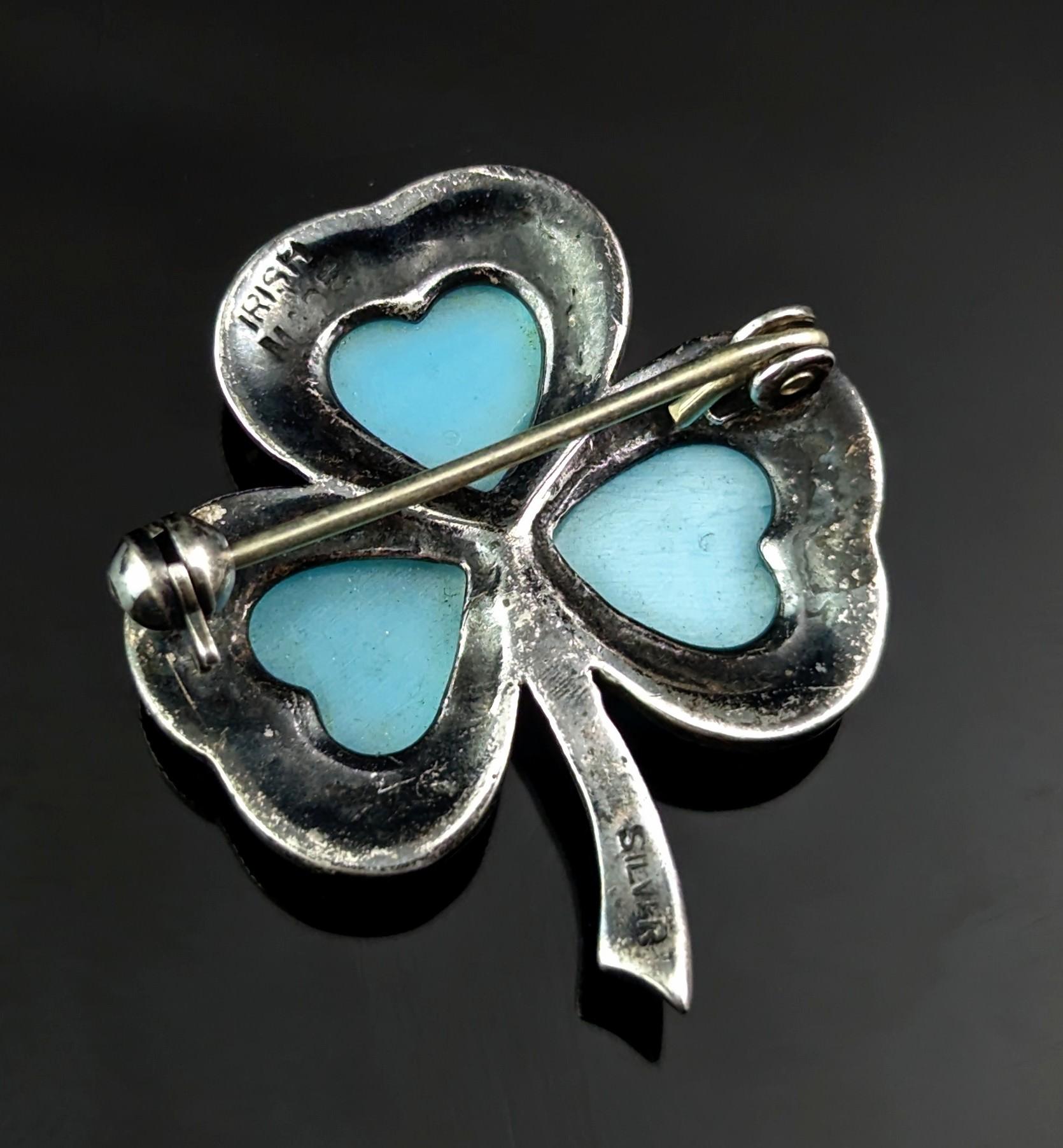 Vintage Irish shamrock brooch, Sterling silver, Marcasite and Paste hearts  In Good Condition For Sale In NEWARK, GB