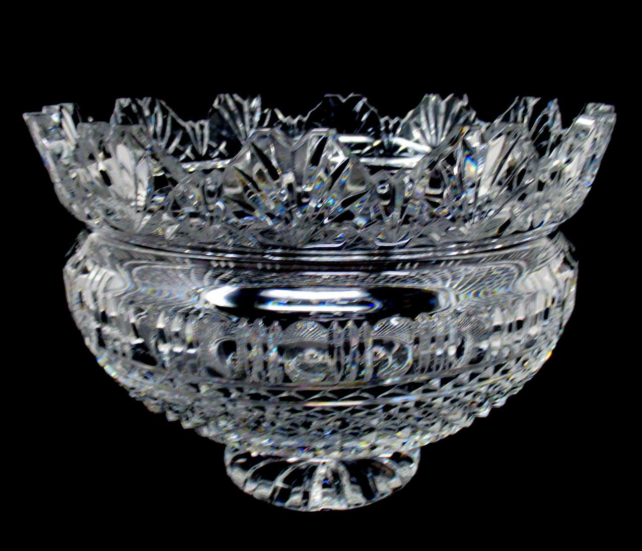 An impressive hand cut full led Irish crystal pedestal first edition “Kennedy” Bowl of circular outline and unusually large proportions. Made by the Waterford Glass Company, County Tipperary in Ireland. Twentieth Century. 

The unusual fan-cut