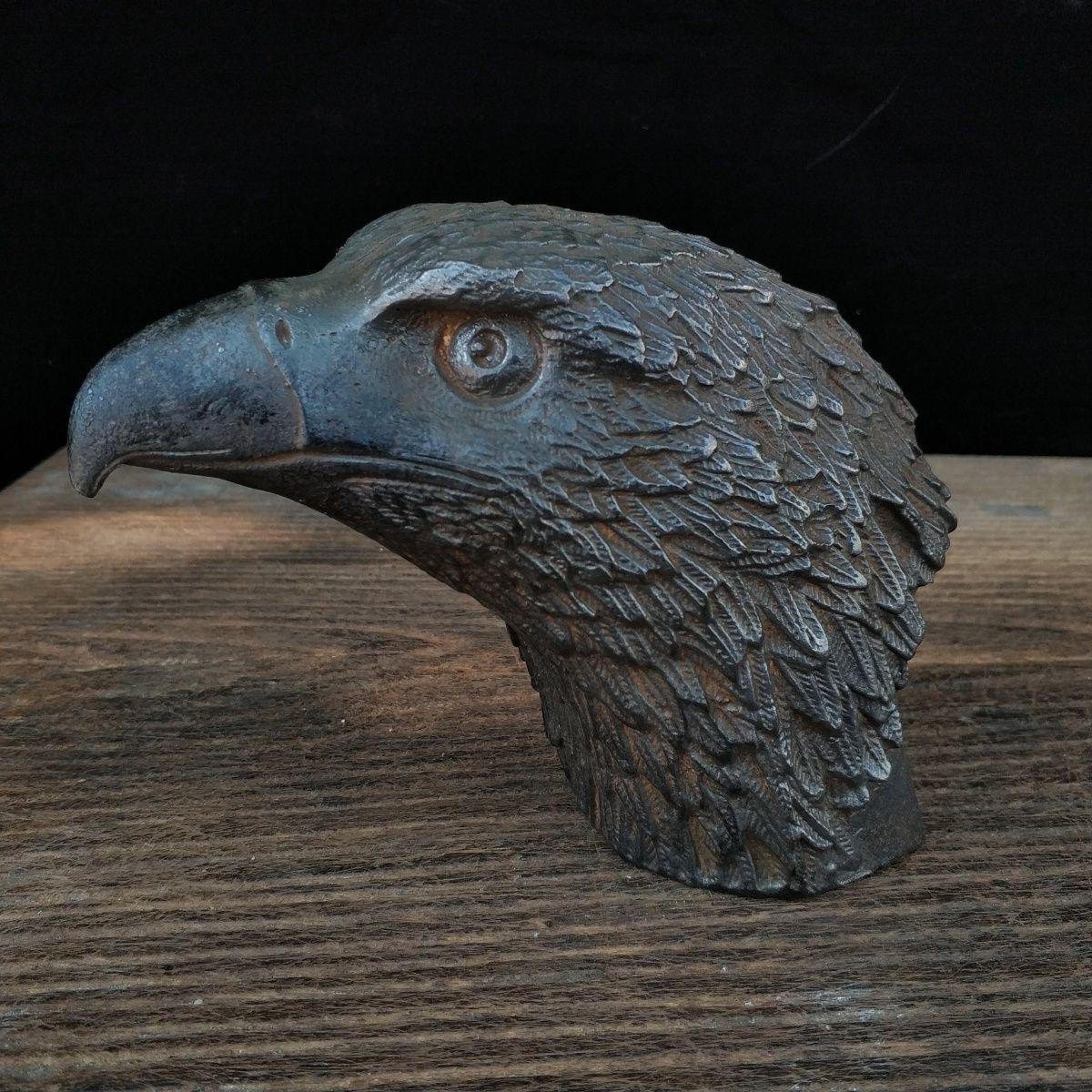Vintage Iron 21cm Length Eagle Head Sculpture – A Symbol of Strength and Freedom

Showcase the raw power and majestic beauty of the eagle with this Vintage Iron Eagle Head Sculpture, measuring 21cm in length. Crafted from durable iron, this striking