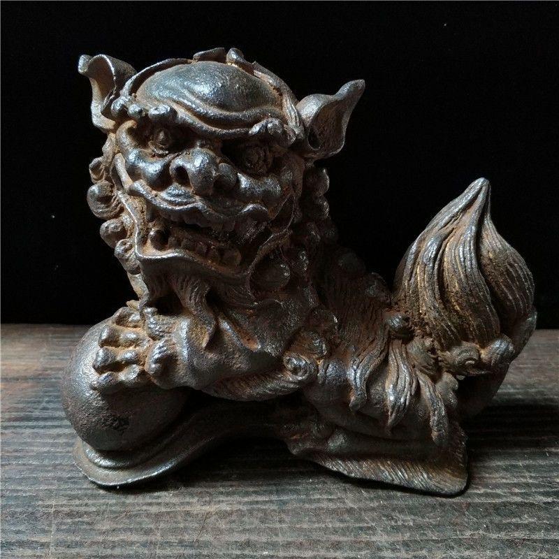 Pareja de estatuas de hierro vintage de 5 kg de leones jugando con pelotas Hierro