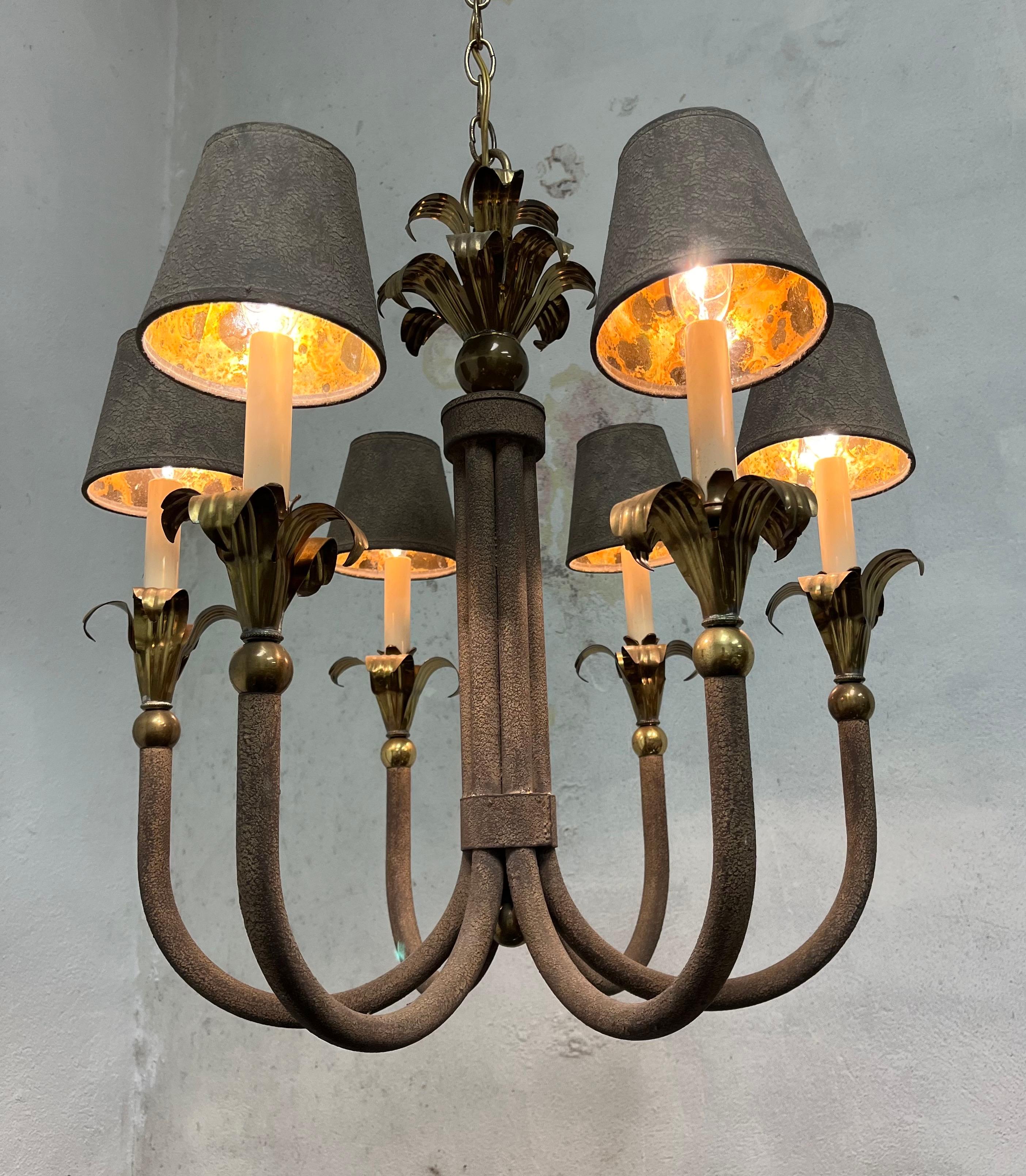 Inconnu Lustre vintage en fer et laiton à feuilles de palmier en vente