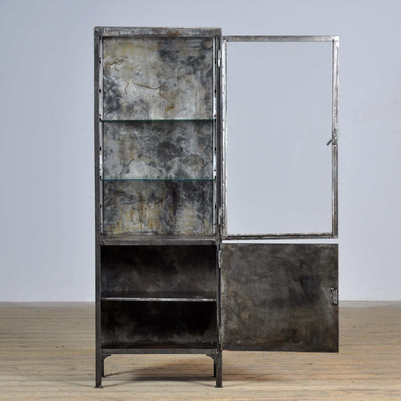 Vintage iron and glass Medical Cabinet, 1950’s In Good Condition In Amsterdam, Noord Holland