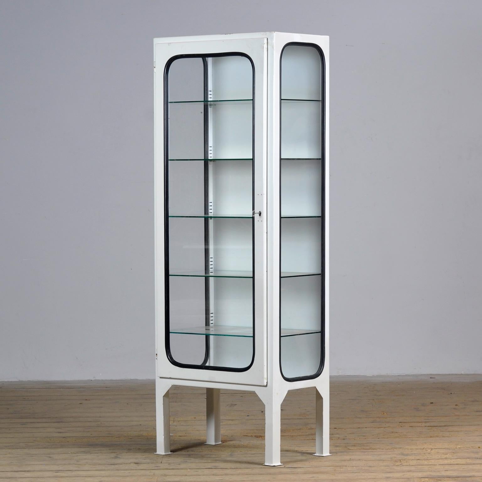 Hongrois Cabinet médical vintage en fer et verre, années 1970 en vente