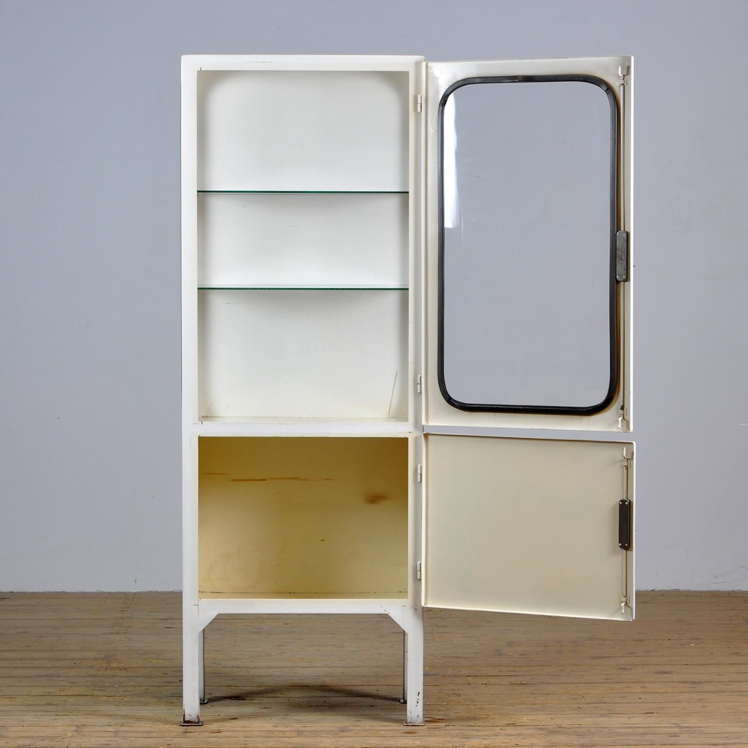 Vintage Iron And Glass Medical Cabinet, 1970s In Good Condition In Amsterdam, Noord Holland