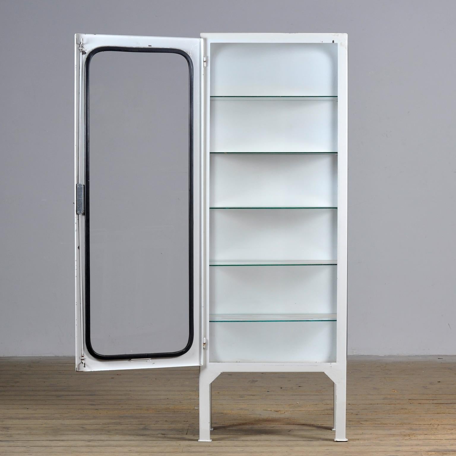 Cabinet médical vintage en fer et verre, années 1970 Bon état - En vente à Amsterdam, Noord Holland