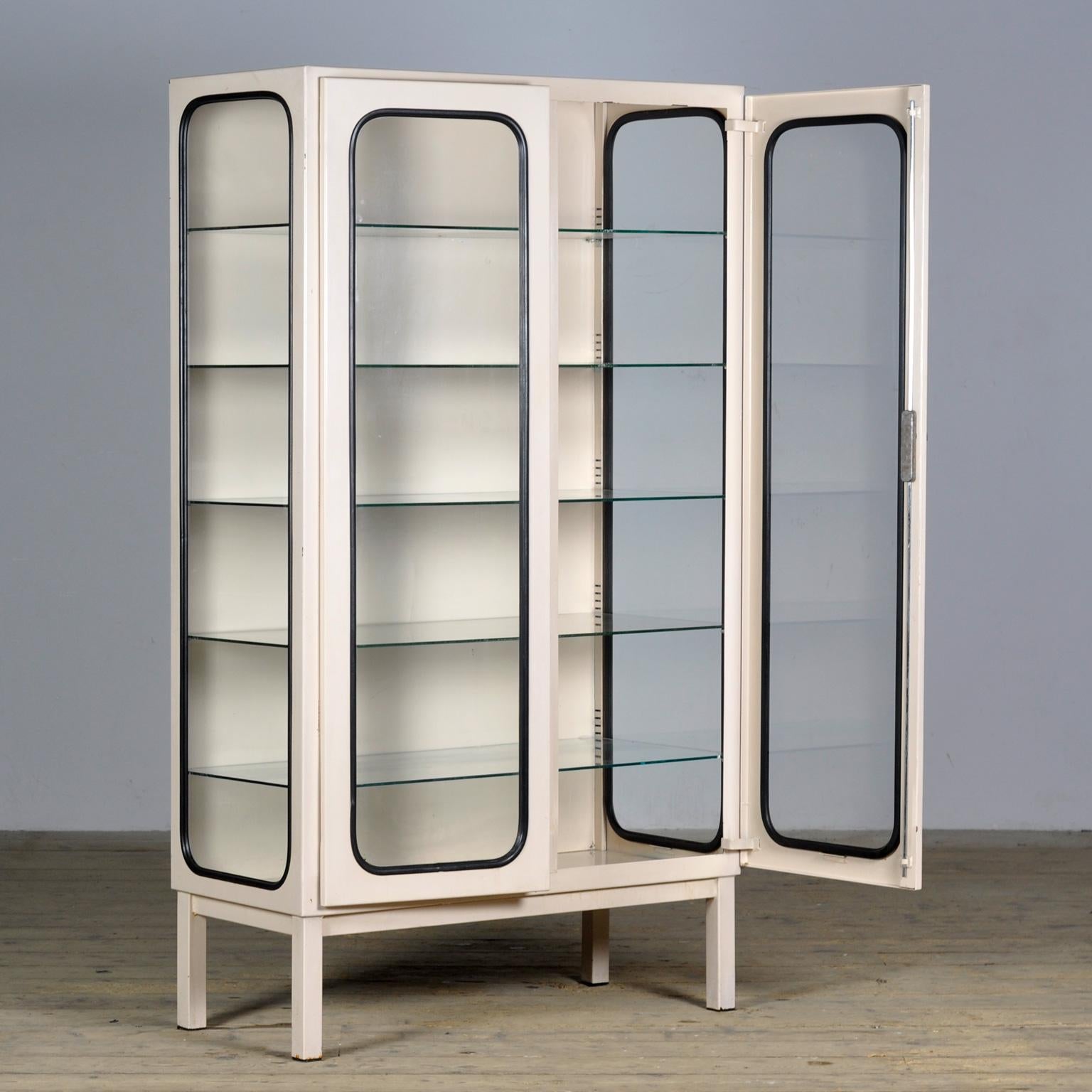 Vintage Iron And Glass Medical Cabinet, 1970s In Good Condition For Sale In Amsterdam, Noord Holland