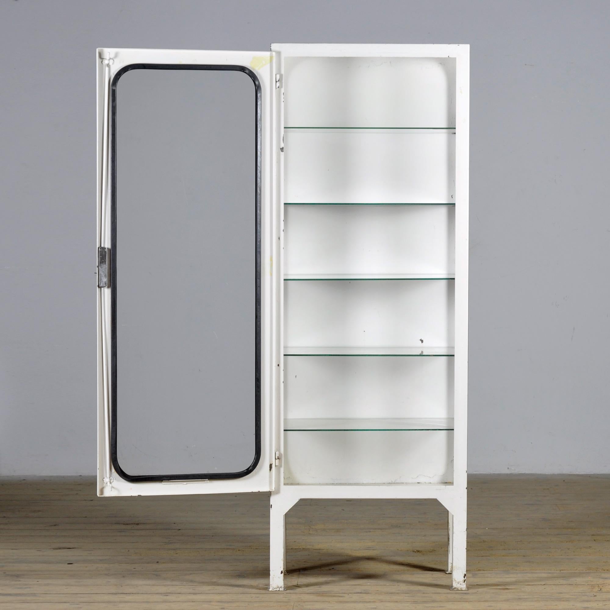 Medizinisches Kabinett aus Eisen und Glas, 1970er Jahre im Zustand „Relativ gut“ im Angebot in Amsterdam, Noord Holland