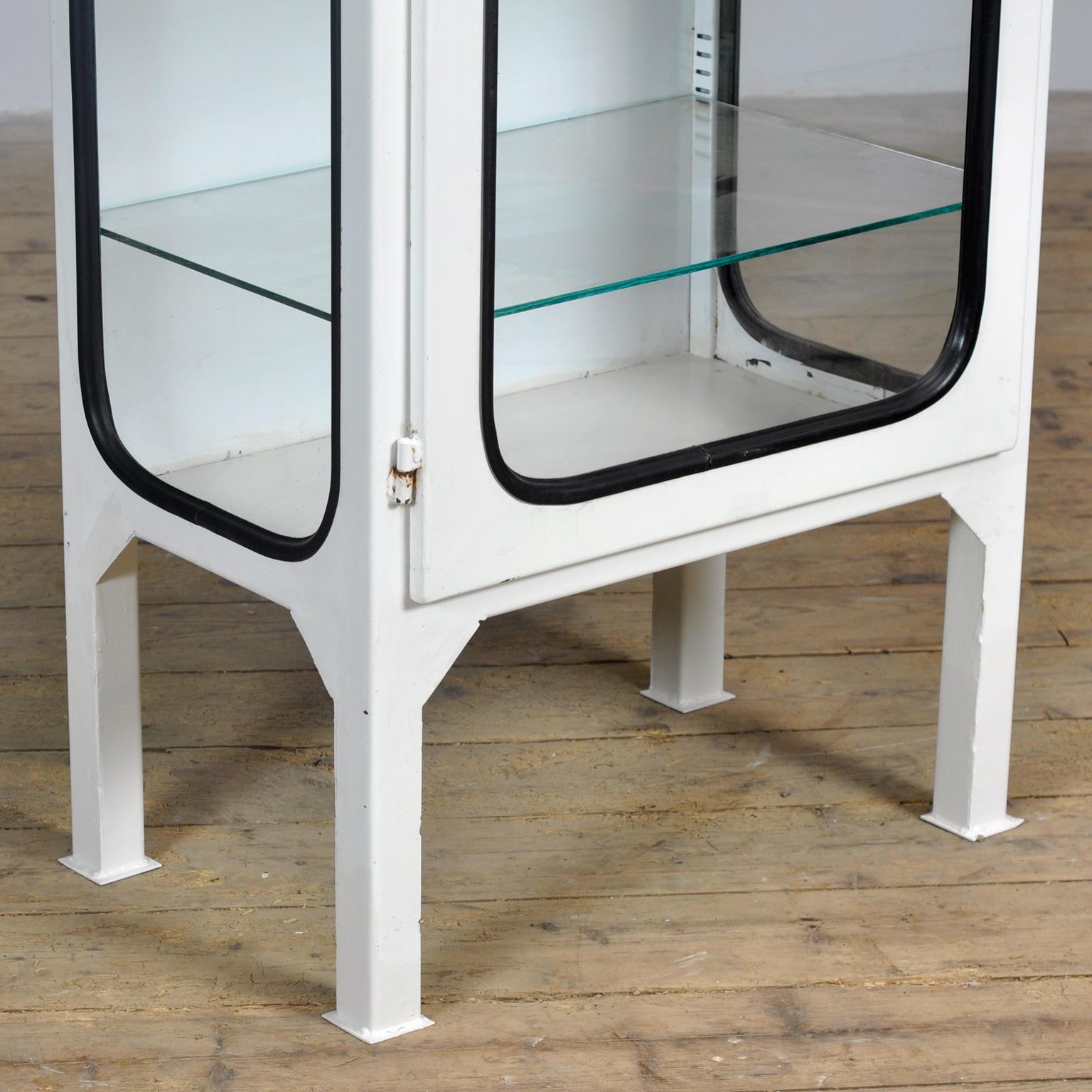 Verre Cabinet médical vintage en fer et verre, années 1970 en vente