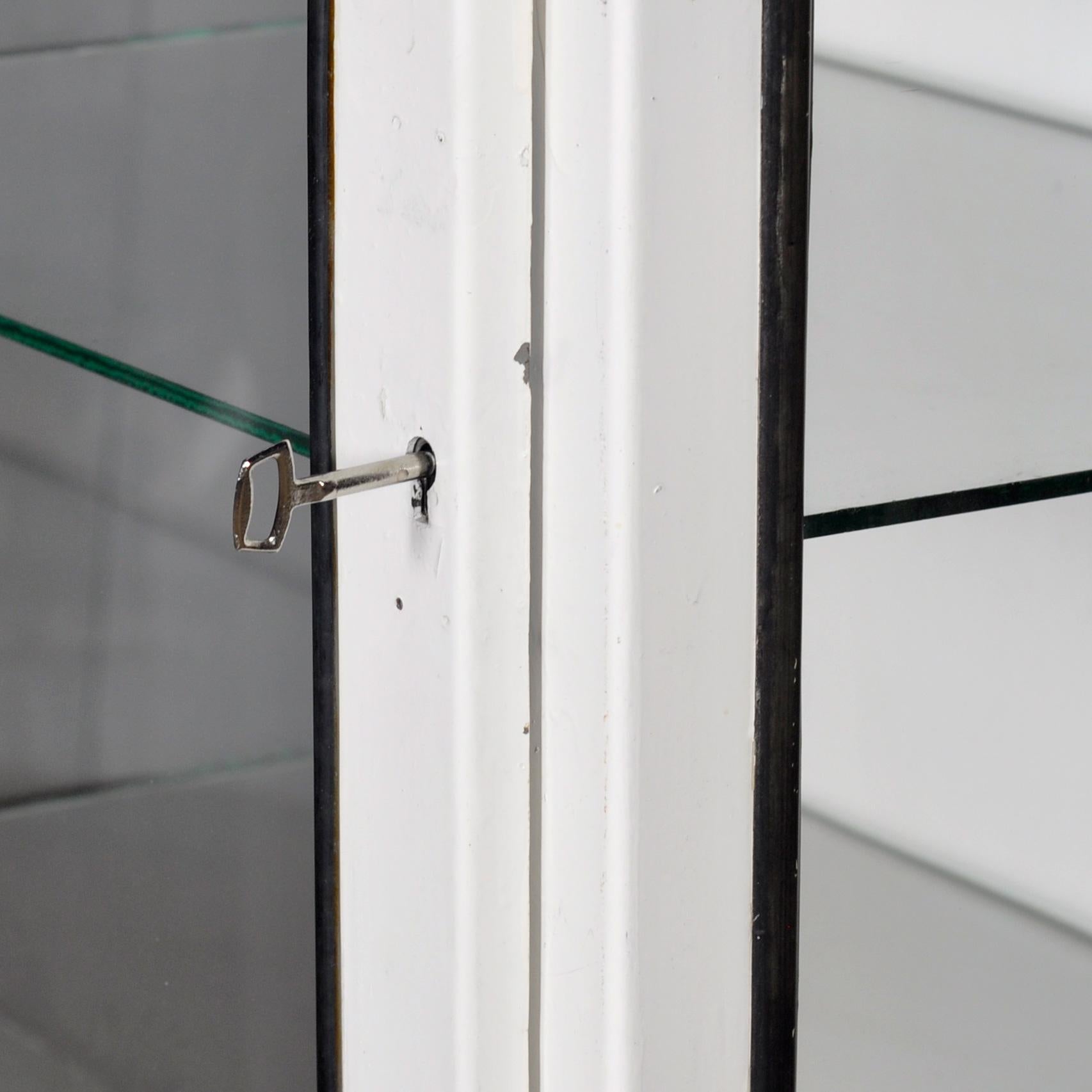 Medizinisches Kabinett aus Eisen und Glas, 1970er Jahre im Angebot 2