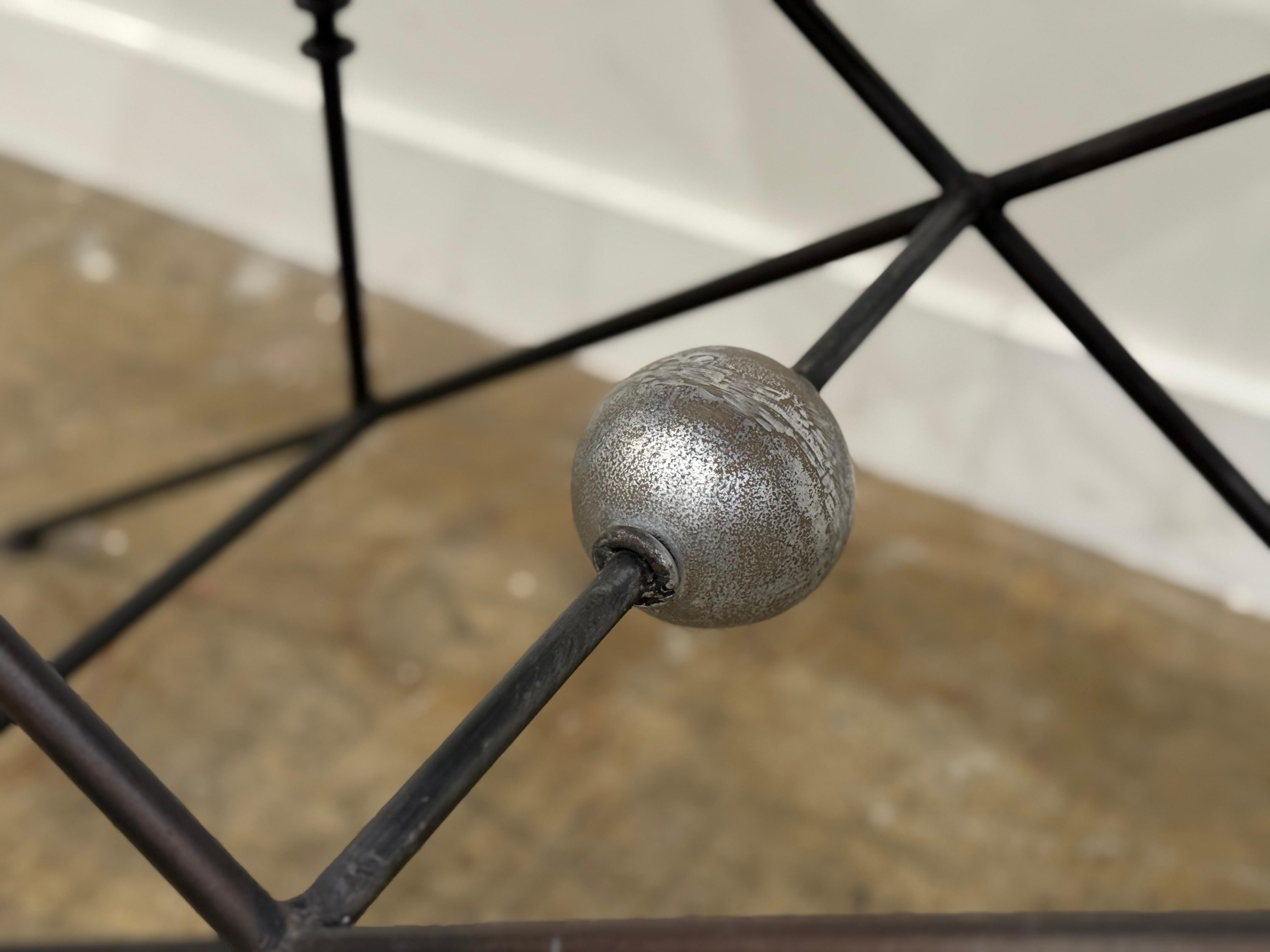 Tavolo consolle d'epoca in ferro e pelle - Dopo Ilana Goor - Brutalismo Regency in vendita 2