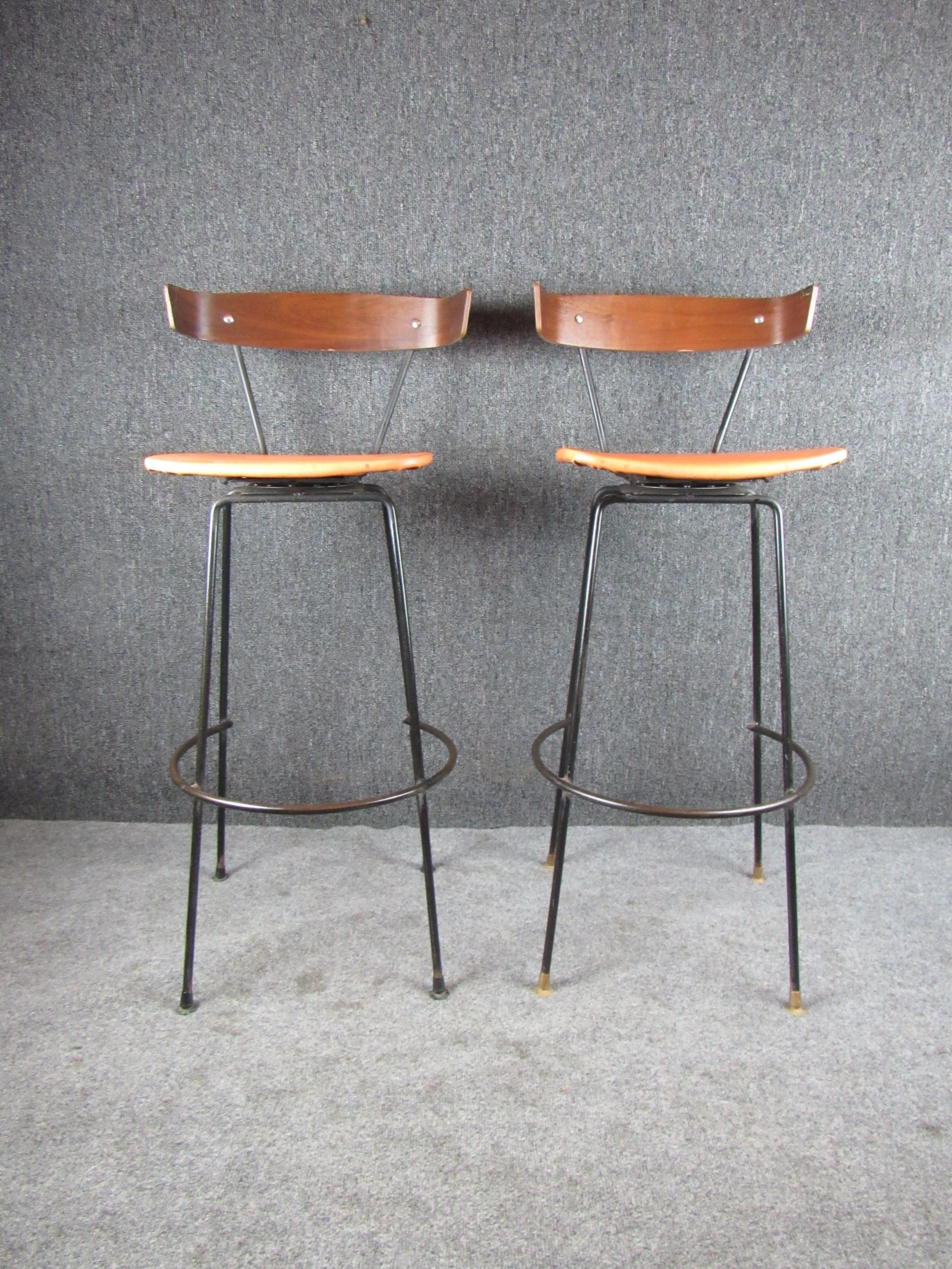 Mid-Century Modern Vintage Iron Bar Stools by Clifford Pascoe For Sale