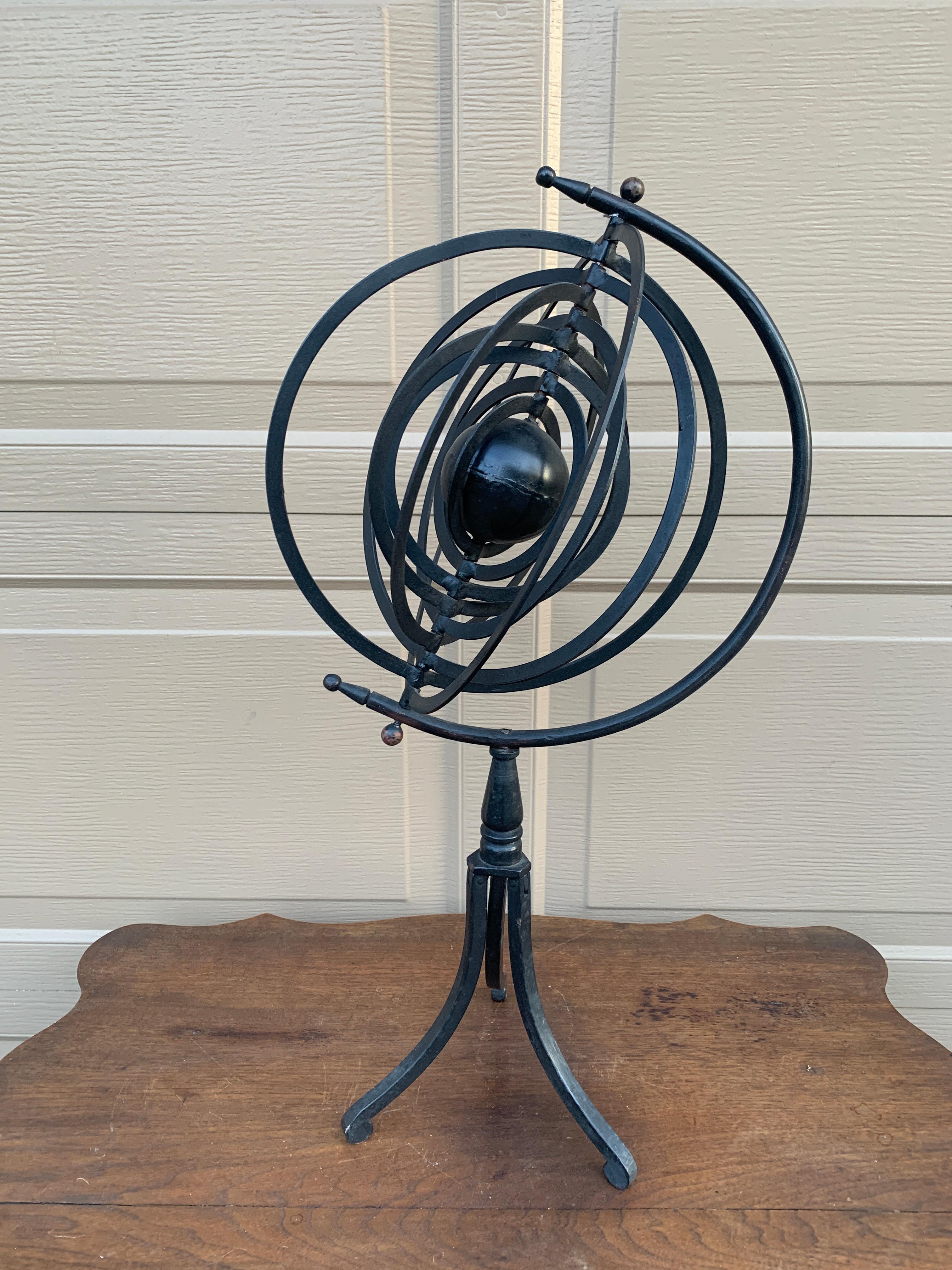 Reloj de sol astronómico armilar de hierro negro vintage para jardín en venta 3