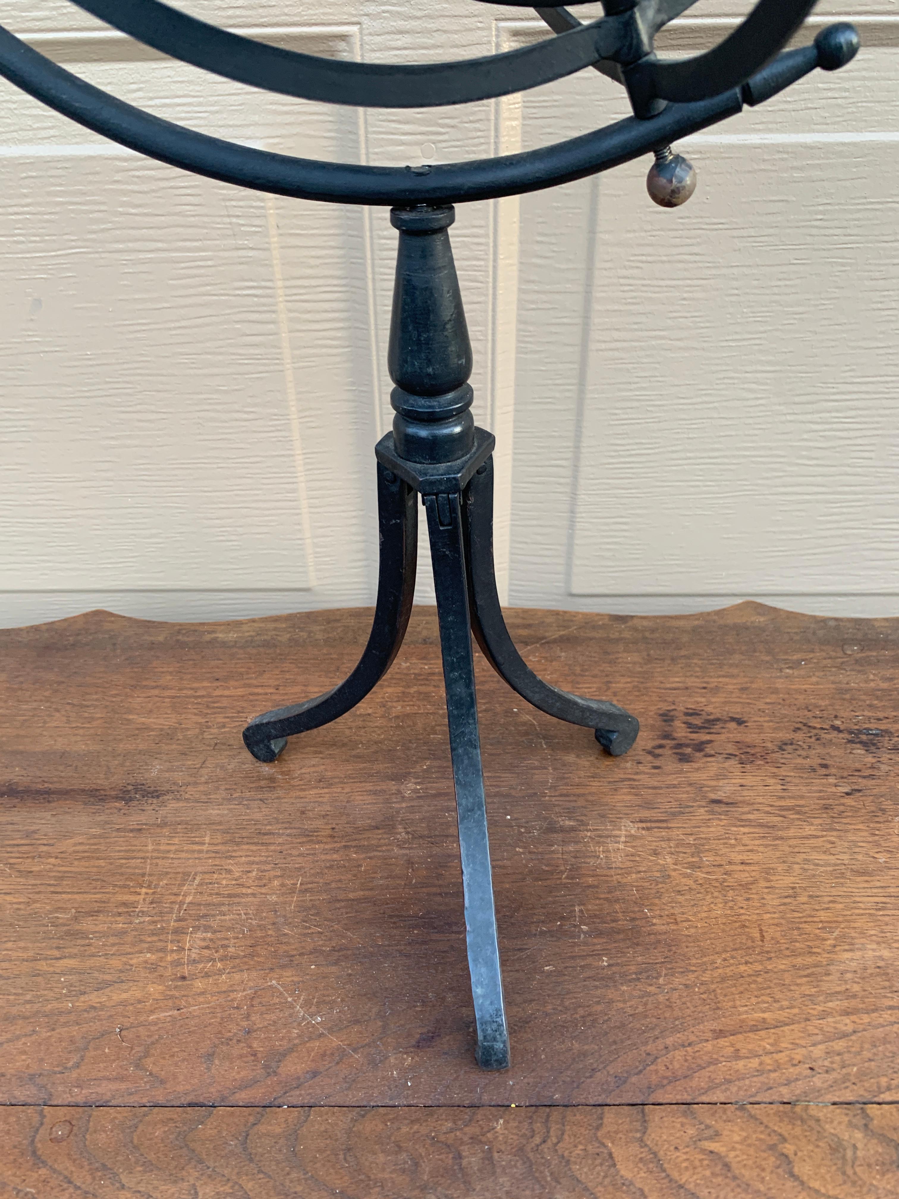 Reloj de sol astronómico armilar de hierro negro vintage para jardín en venta 1