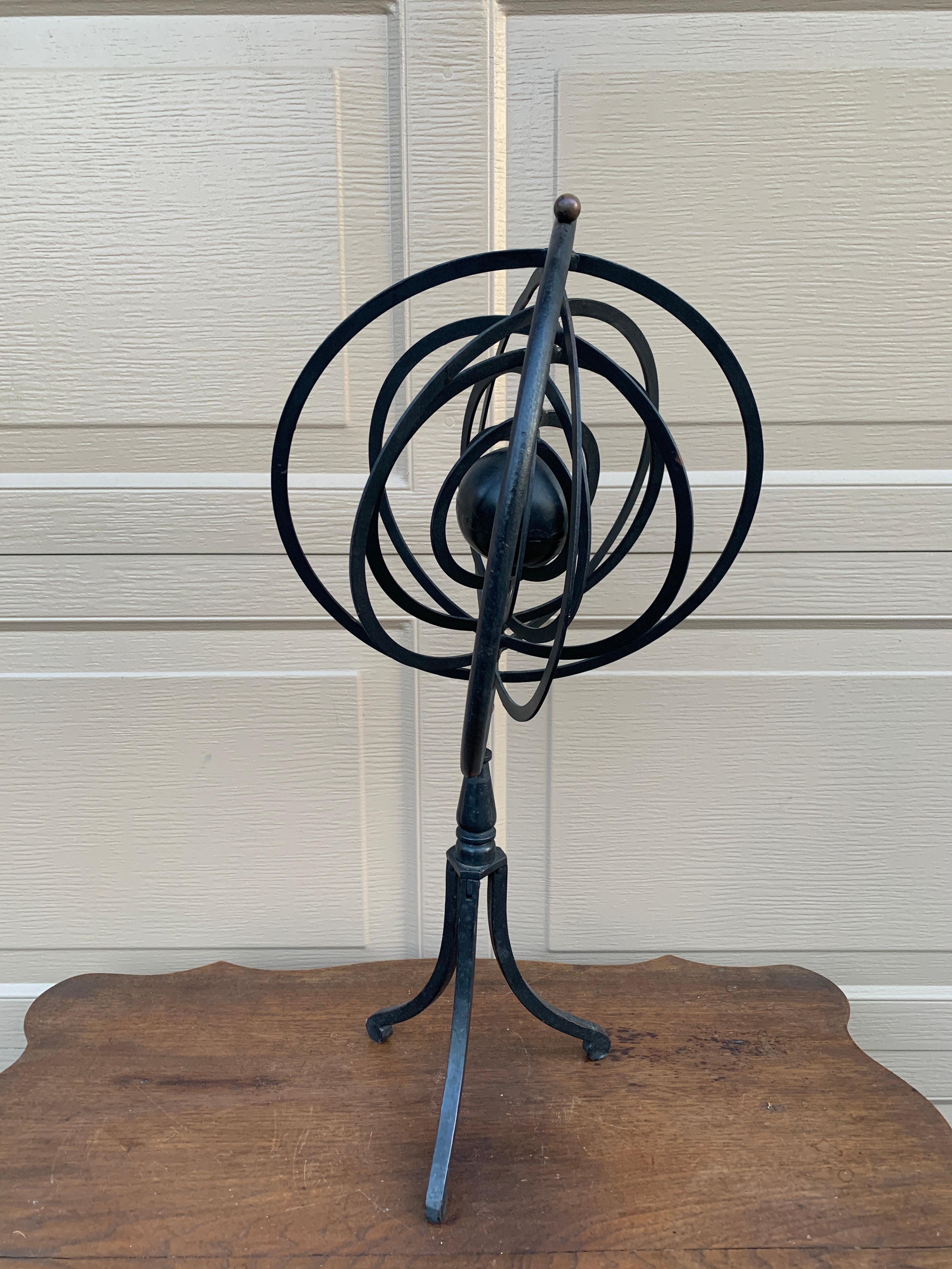 Reloj de sol astronómico armilar de hierro negro vintage para jardín en venta 2