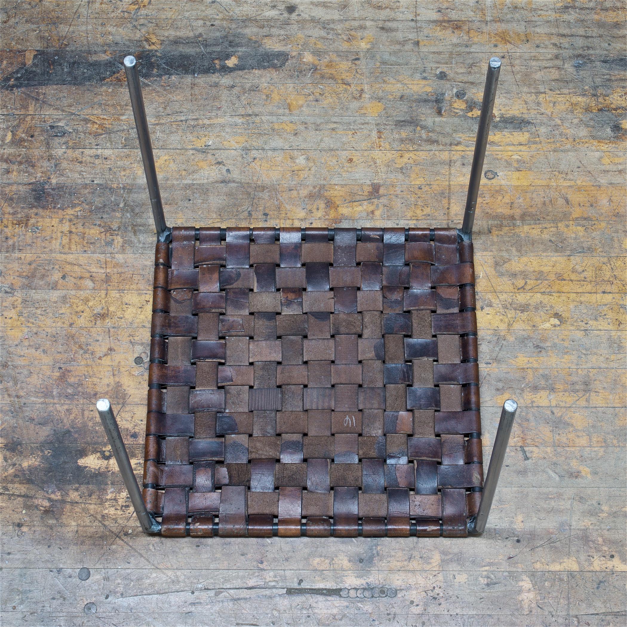 Tabouret de table Cube Ottoman vintage en fer tressé en cuir Swift Monell en vente 1