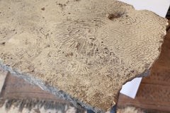 Vieille Table Console en Fer avec Dessus en Pierre Faux Corail