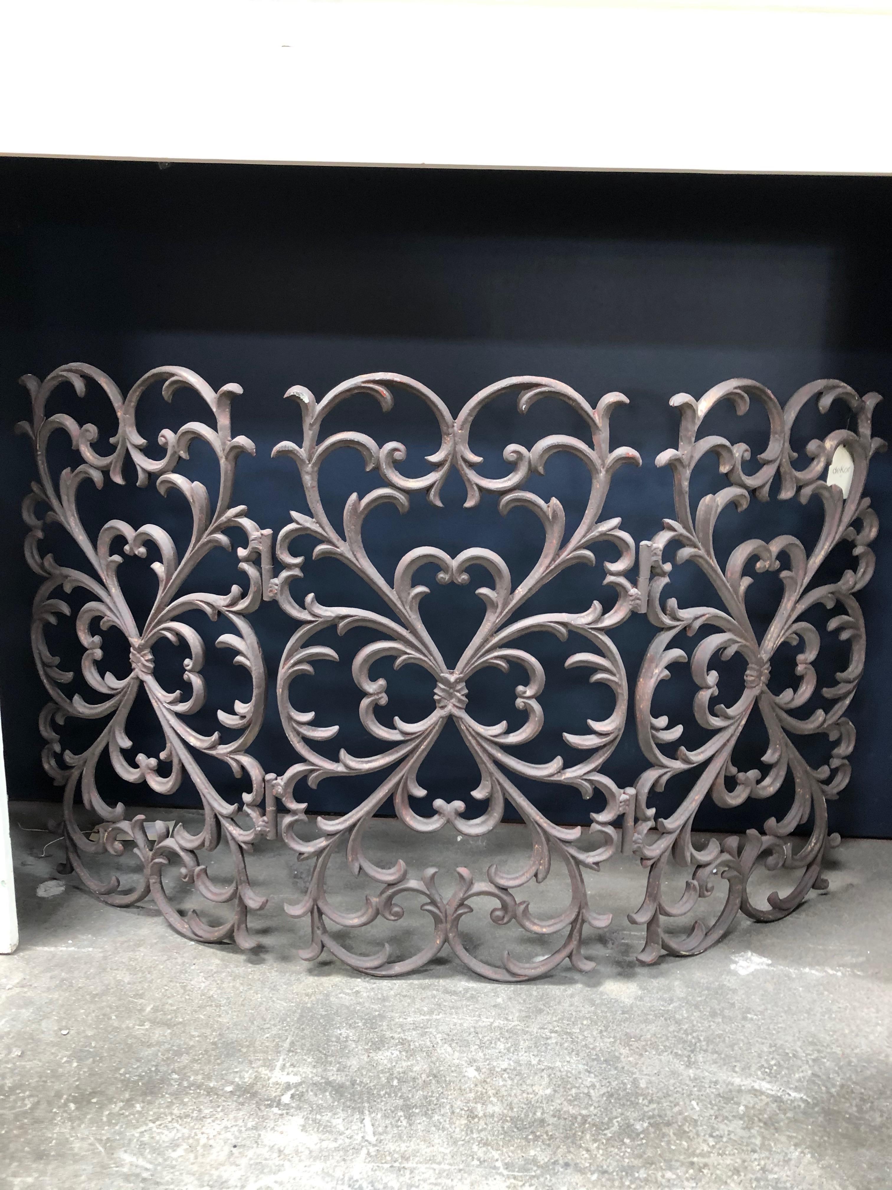 Vintage Iron Fireplace Screen In Good Condition In Los Angeles, CA