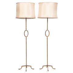 Lampada da terra vintage in ferro attribuita a Poillerat di Mattaliano con finitura dorata.
